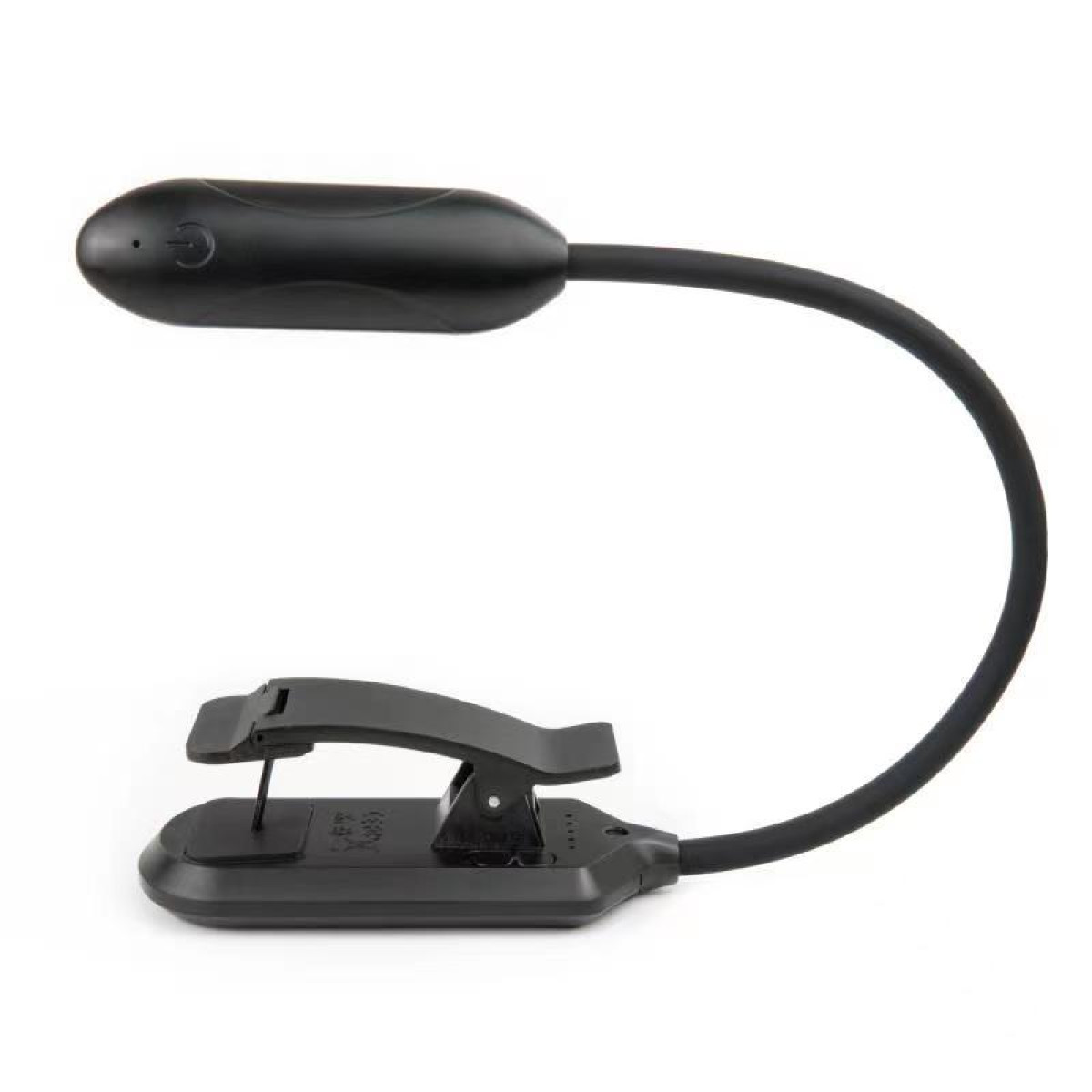 Czarna lampka LED na gęsiej szyi z klipsem. Jest na białym tle.