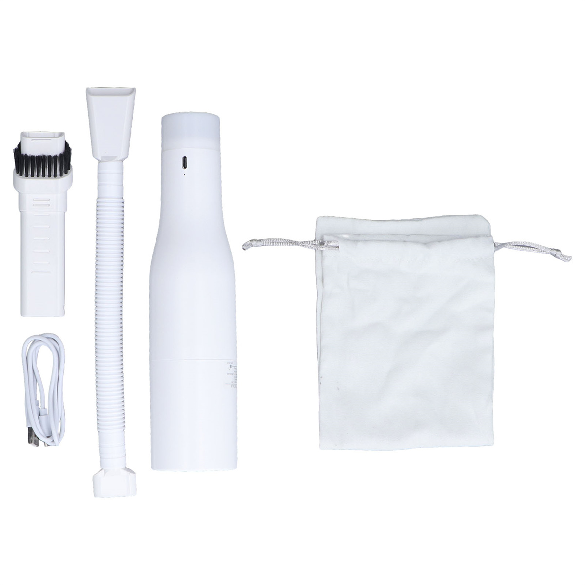 Weißer Staubsauger mit Aufsätzen und einem weißen Beutel. Zubehör ist sichtbar.