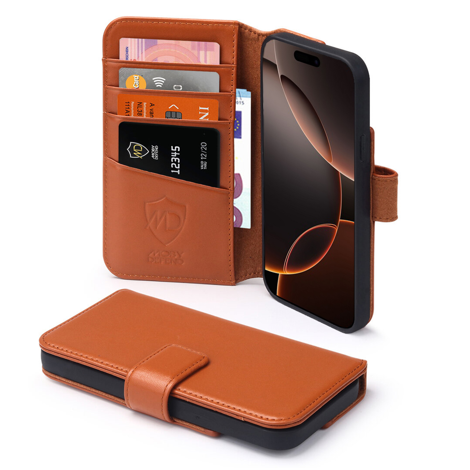 Portefeuille de téléphone en cuir marron avec cartes et téléphone. Ouvert, le téléphone est visible.