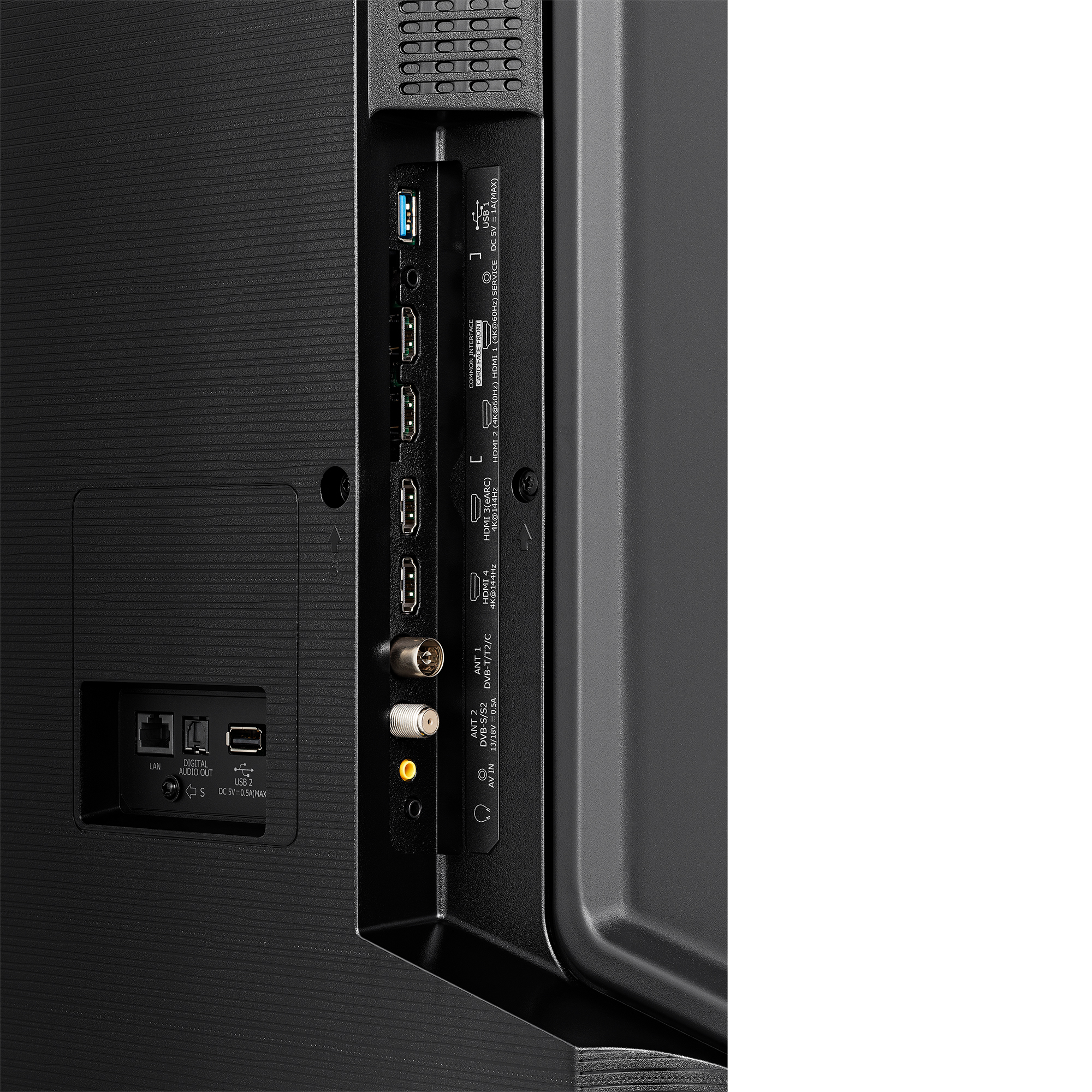 Rückansicht eines schwarzen Fernsehers mit Anschlüssen für HDMI, USB und Antenne.