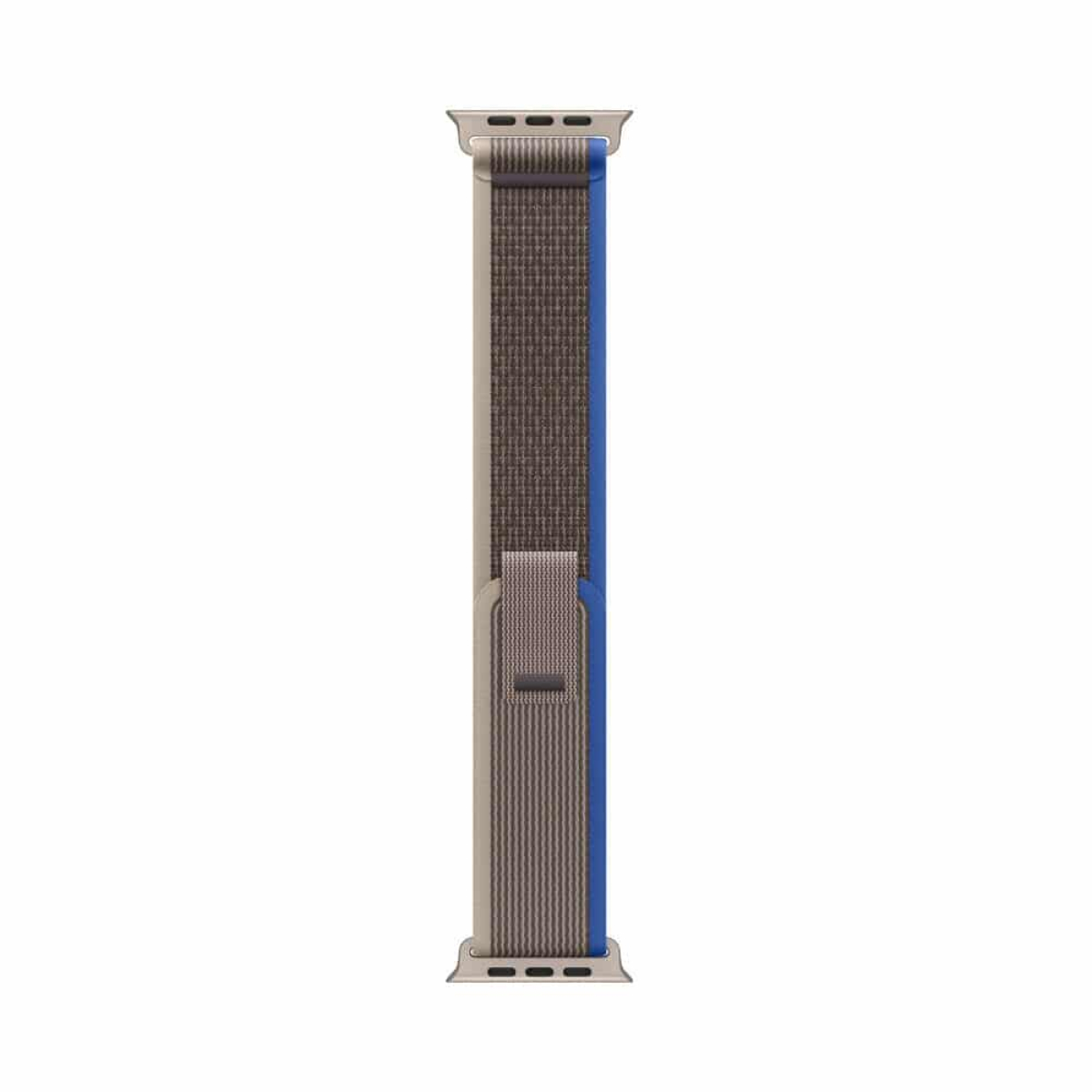 Ein zweifarbiges Uhrenarmband, braun und blau, mit silbernem Verschluss, auf weißem Hintergrund.