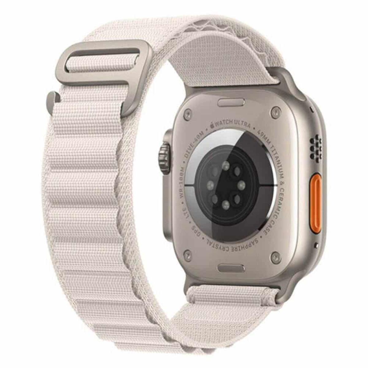Nahaufnahme der Apple Watch Ultra mit weißem Armband.