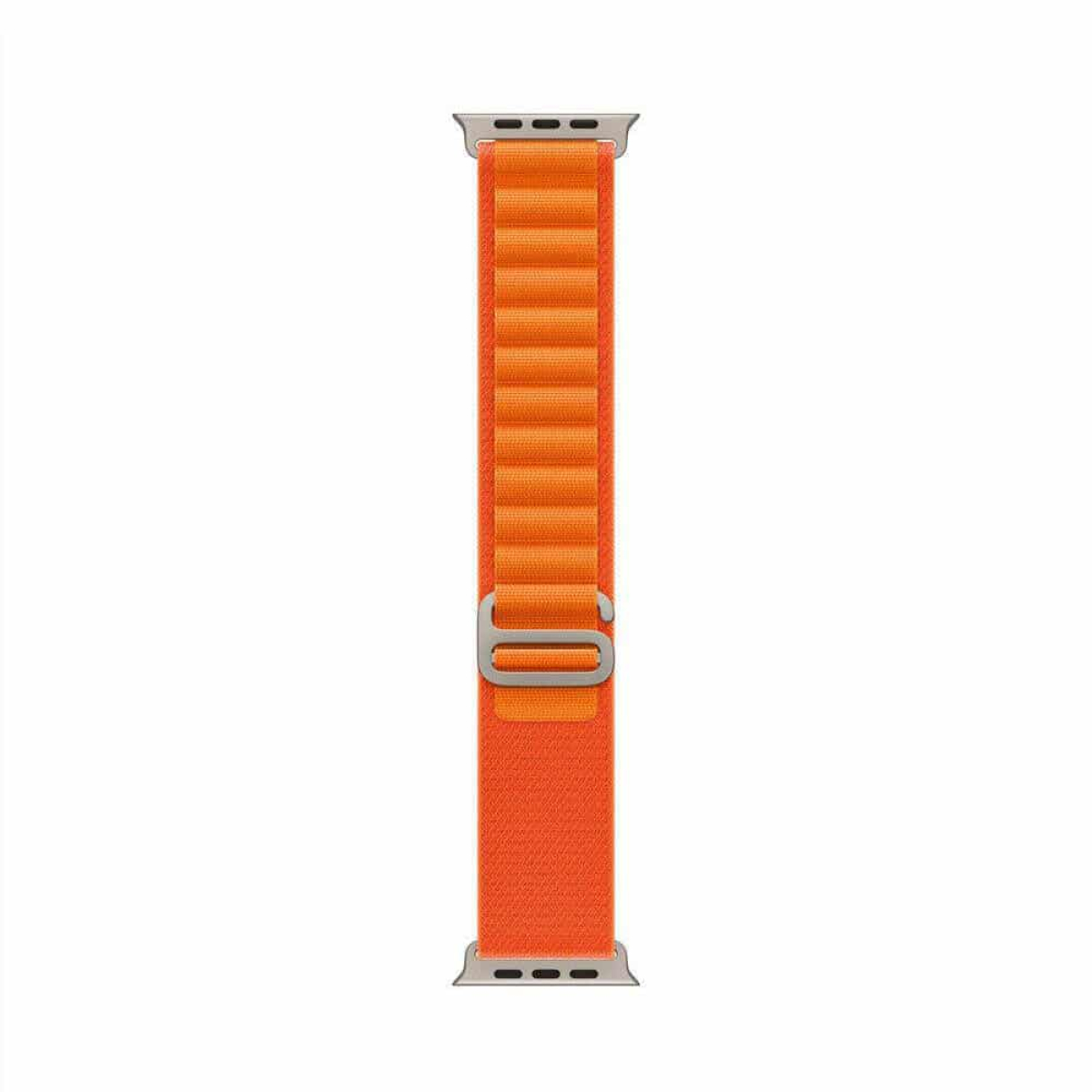 Oranges Apple Watch-Armband mit strukturierter Oberfläche und metallischem Verschluss, isoliert auf Weiß.