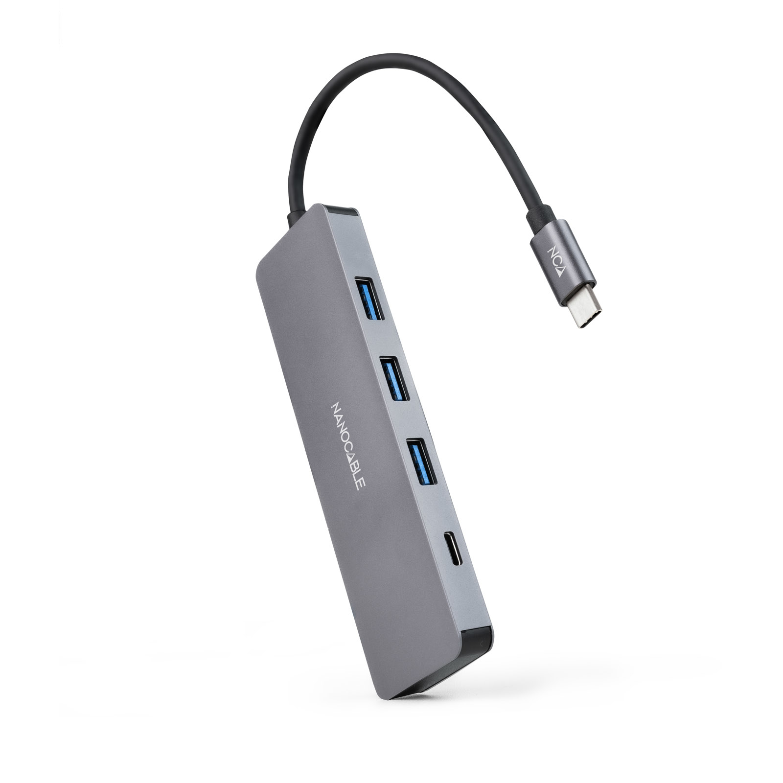 Hub USB grigio con tre porte USB e una porta USB-C.