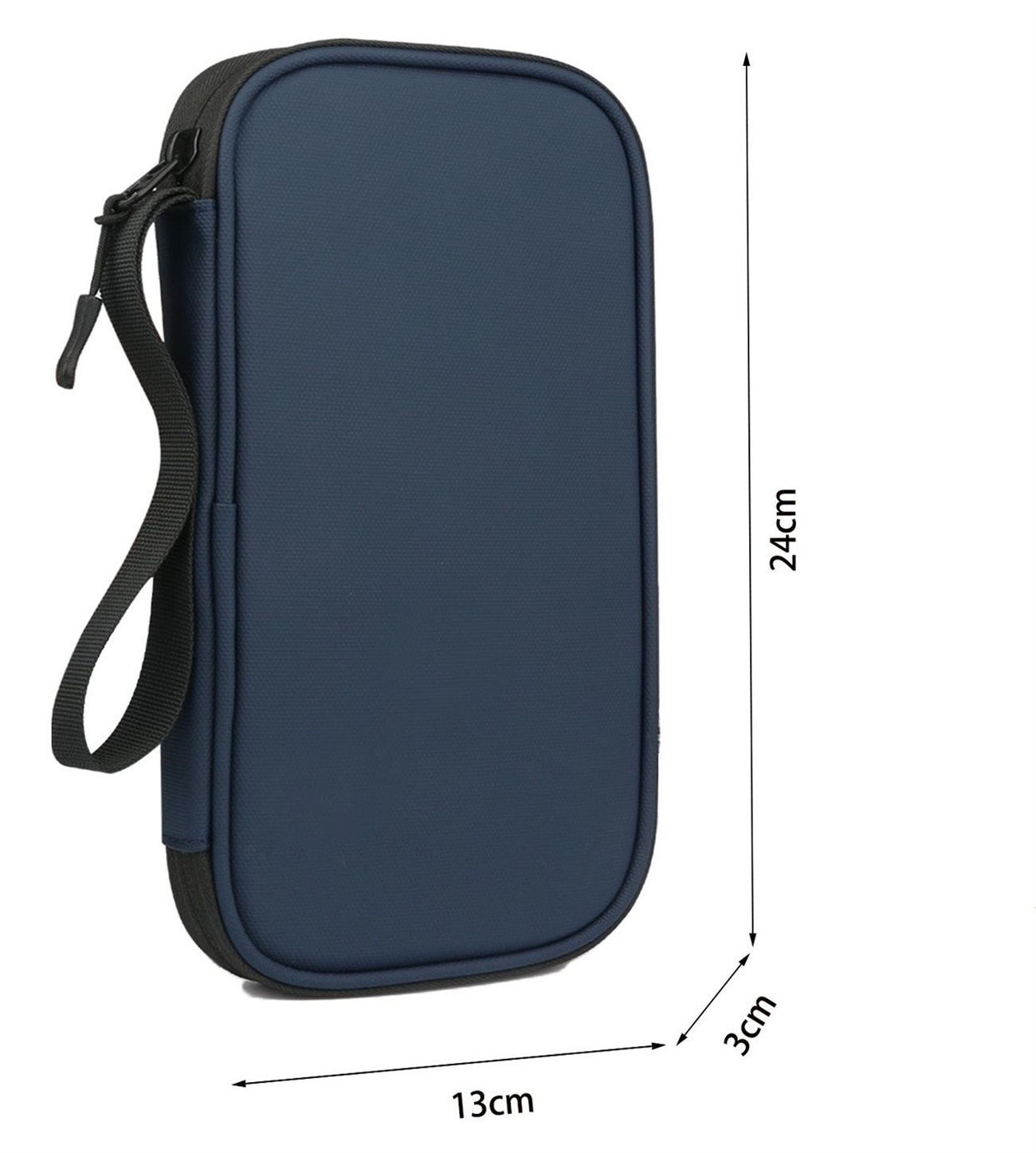 Eine blaue, rechteckige Tasche mit schwarzem Griff. Maße: 24 cm hoch, 13 cm breit, 3 cm tief.