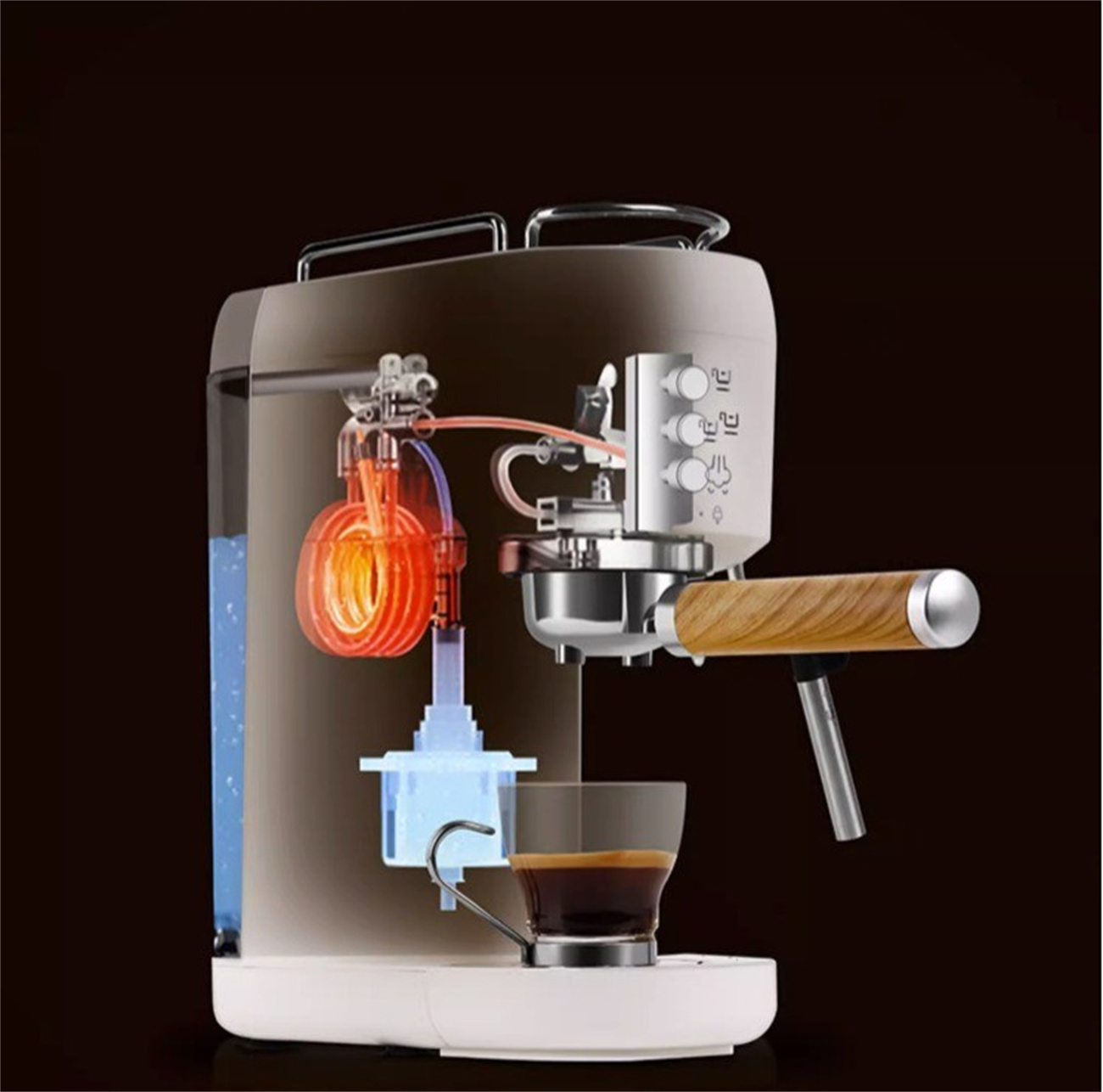Eine Kaffeemaschine mit transparentem Wasserbehälter, der die Innenteile zeigt.