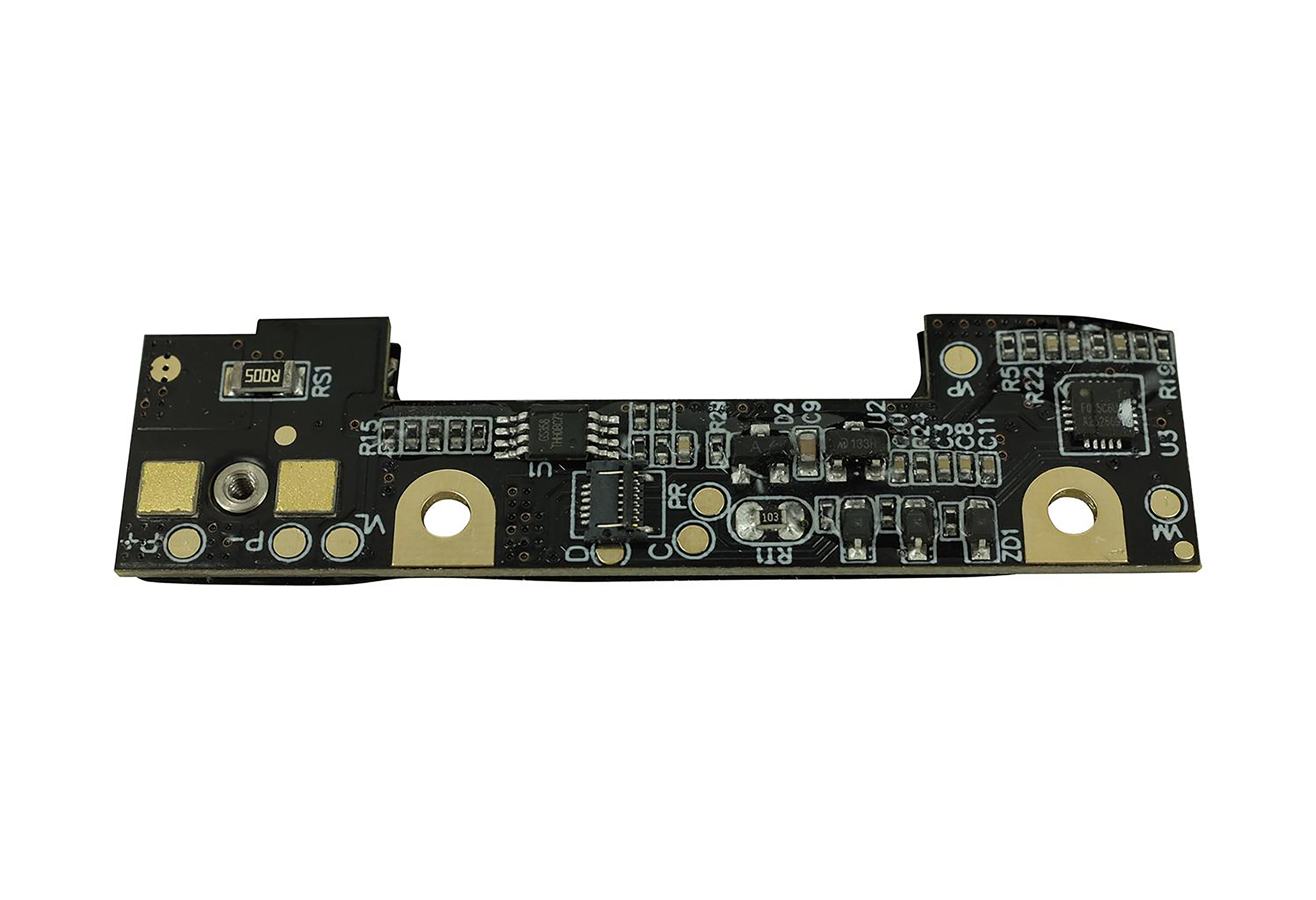 Schwarze Leiterplatte mit elektronischen Bauteilen. Goldene Kreise und Schrift. Weißer Hintergrund.