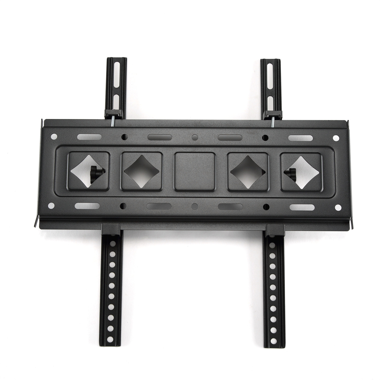 Schwarze TV-Wandhalterung. Rechteckig, mit horizontalen und vertikalen Montageschienen. Löcher und Schlitze für Schrauben.