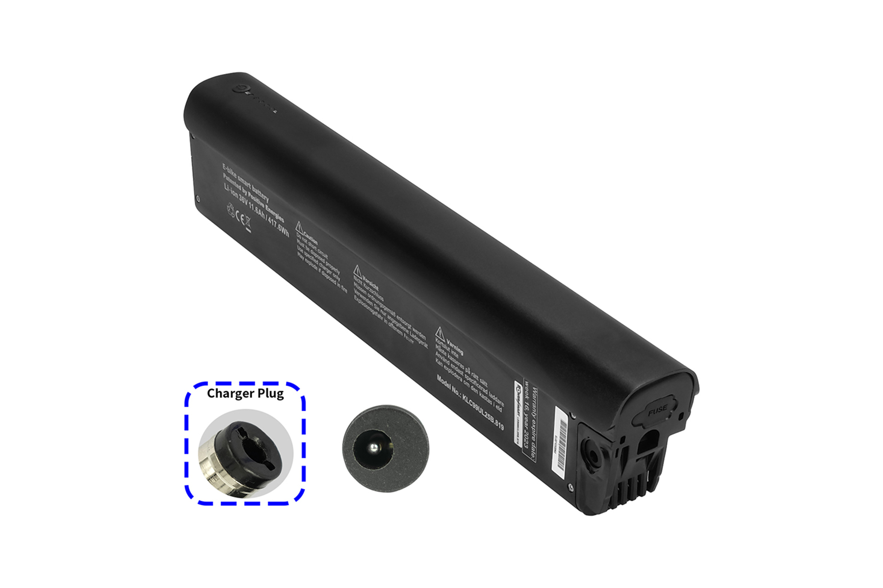 Schwarze elektronische Fahrradbatterie mit Ladestecker. Text und Etiketten sind auf der Batterieoberfläche sichtbar.