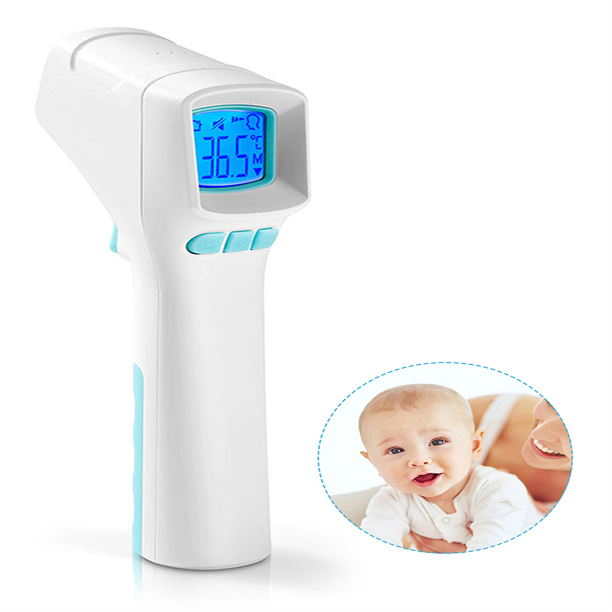 Weißes und blaues Thermometer, das auf die Stirn des Babys zeigt, Temperatur anzeigend. Baby lächelt.
