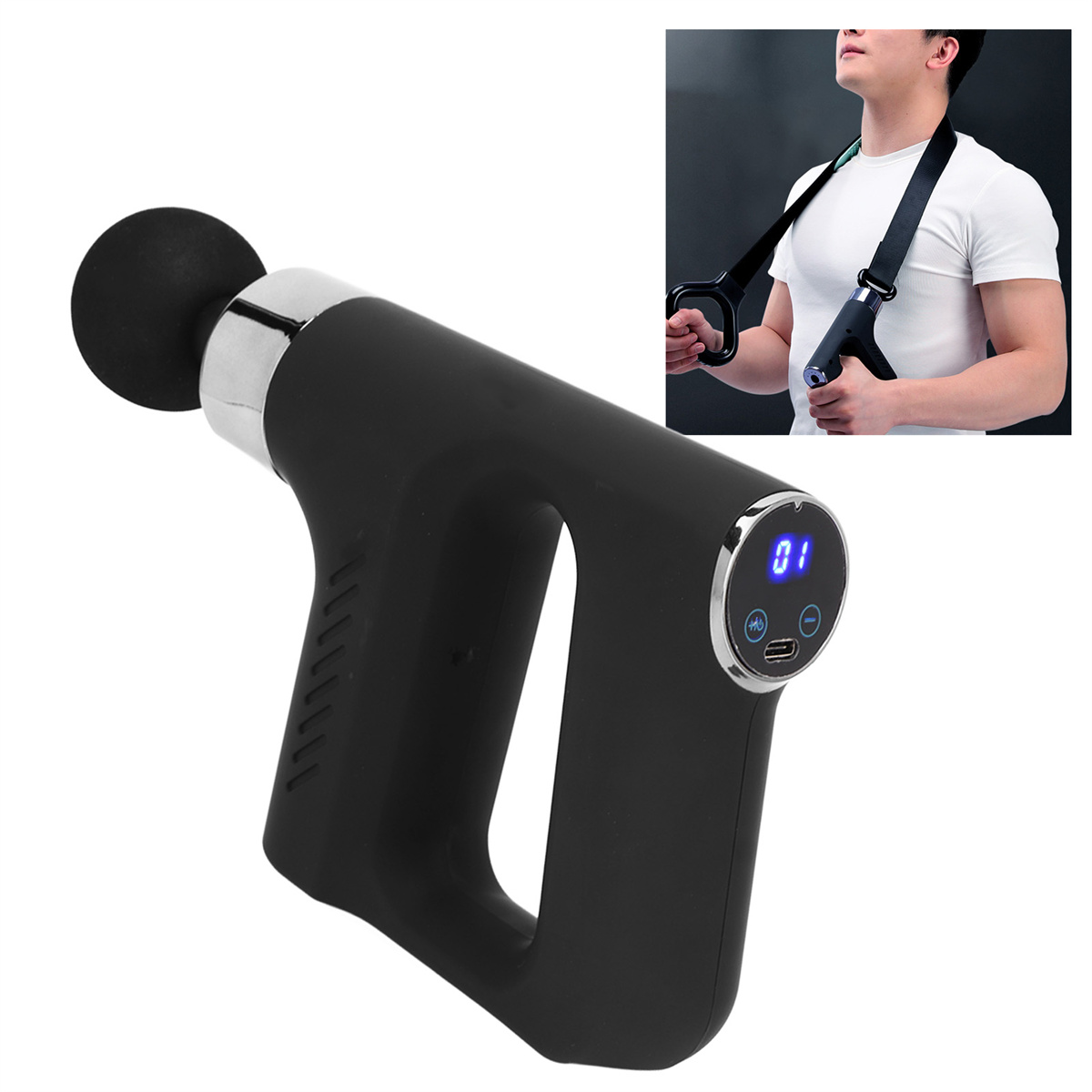 Schwarze Massagepistole mit rundem Kopf, Digitalanzeige und Gurt, mit Person im Hintergrund.
