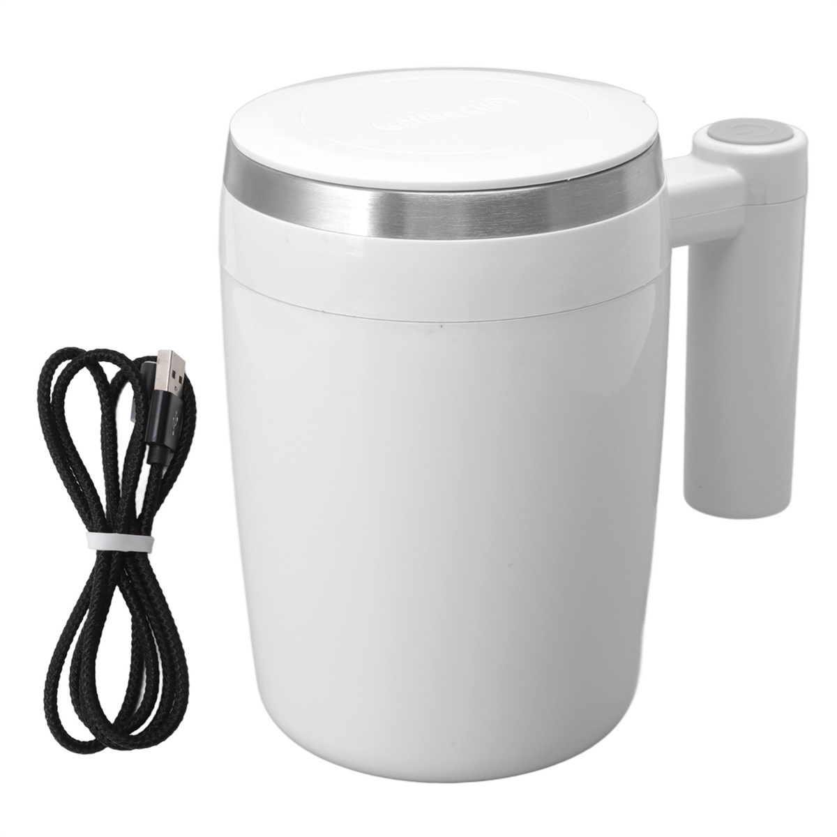 Eine weiße Tasse mit silbernem Rand, einem Griff und einem schwarzen Kabel daneben.
