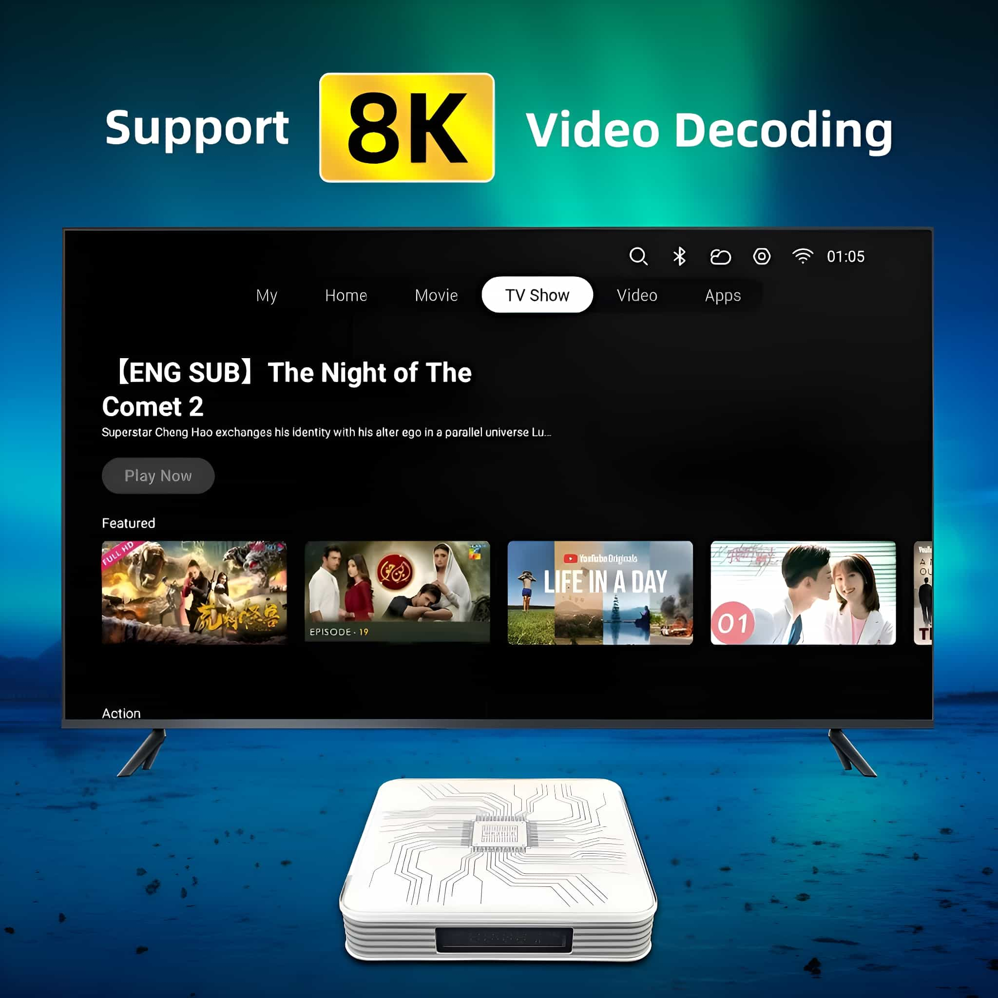 Ein Fernsehbildschirm, der eine Streaming-Oberfläche anzeigt, ein weißes Gerät befindet sich unten. Text unterstützt 8K.