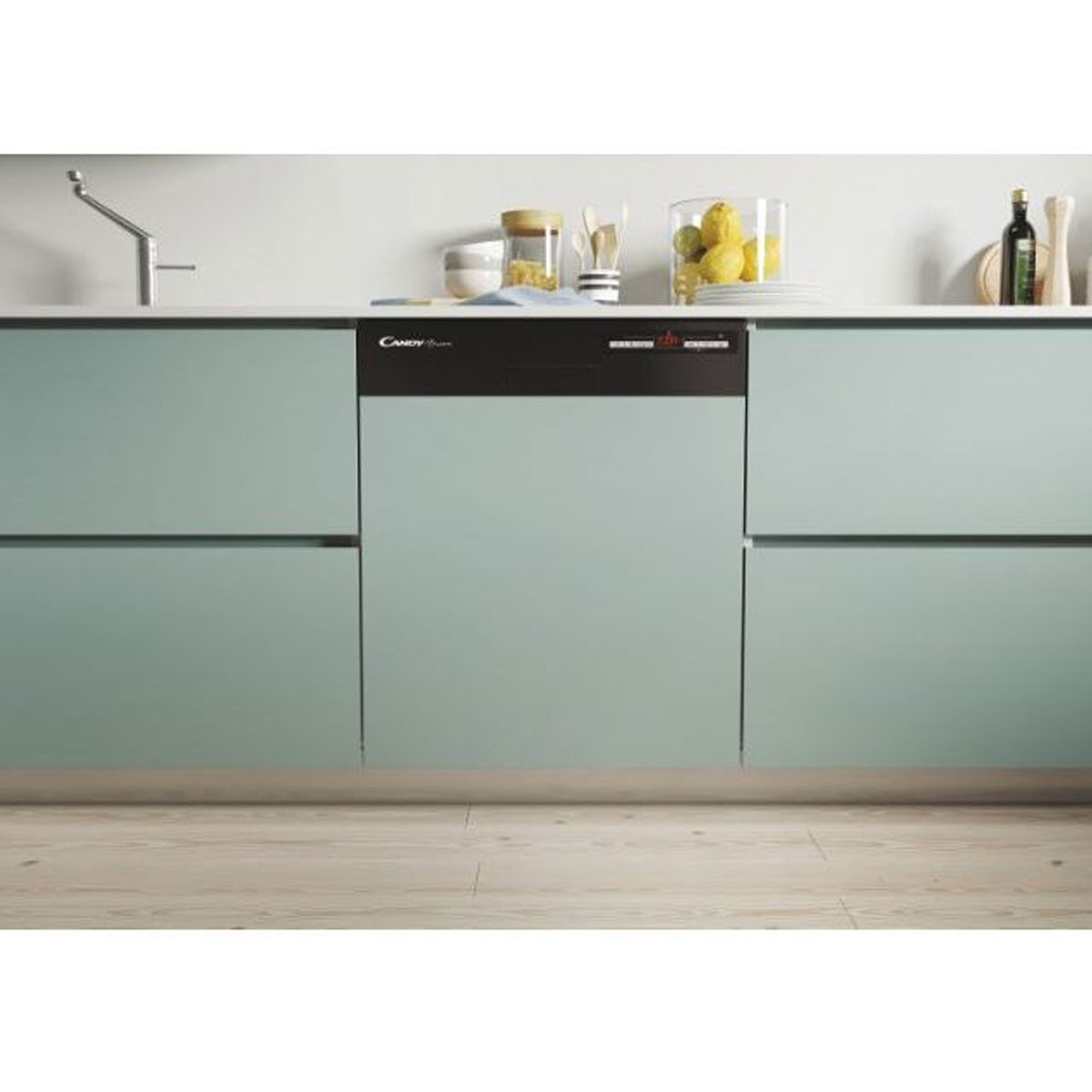 Cucina con lavastoviglie integrata nei mobili, con pannello di controllo nero.