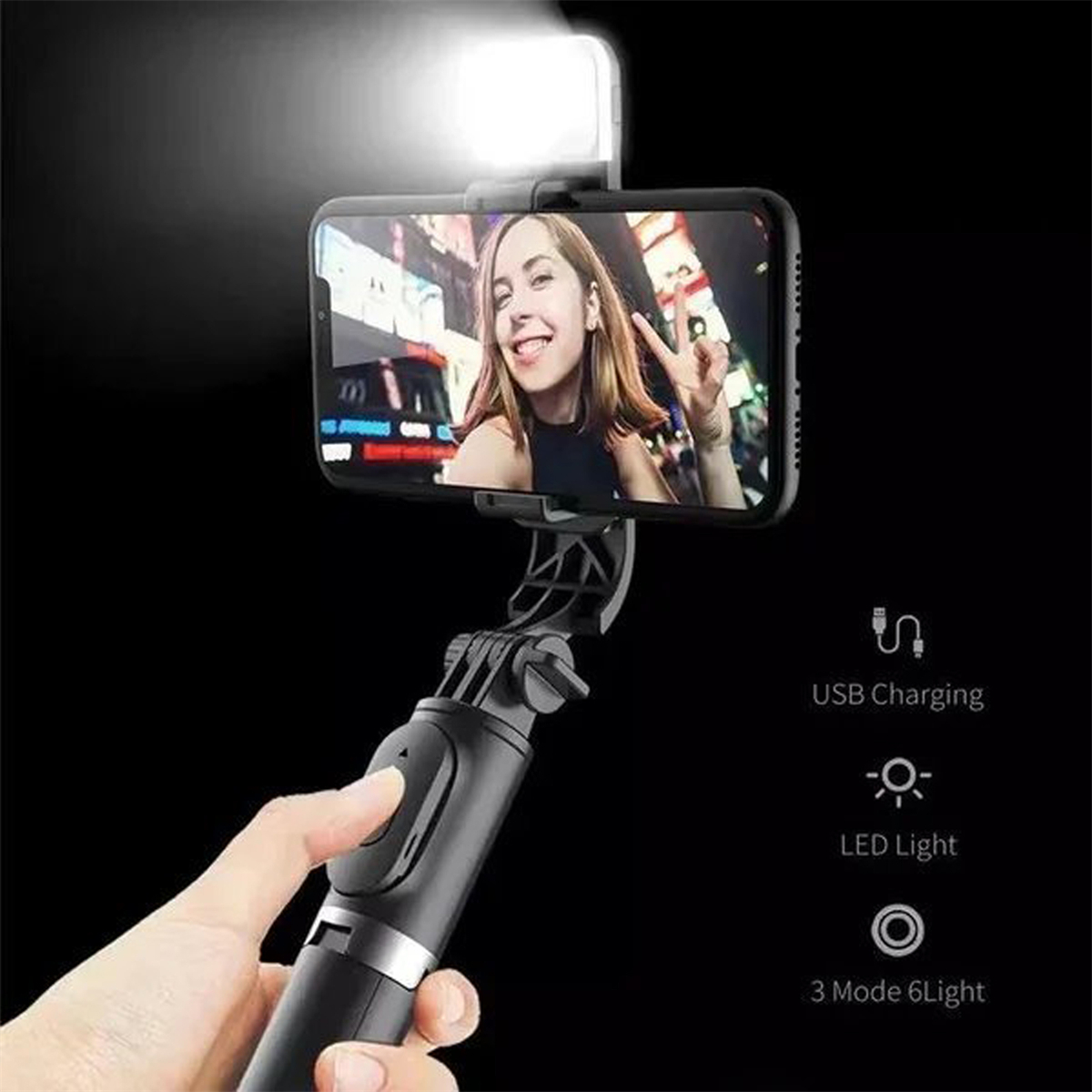 Ein Telefon auf einem Selfie-Stick mit einer Frau auf dem Bildschirm und dargestellten Beleuchtungsfunktionen.