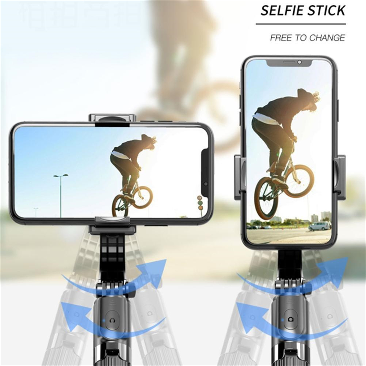 Zwei Telefone auf Selfie-Sticks. Eines im Hochformat, eines im Querformat. Himmel im Hintergrund.
