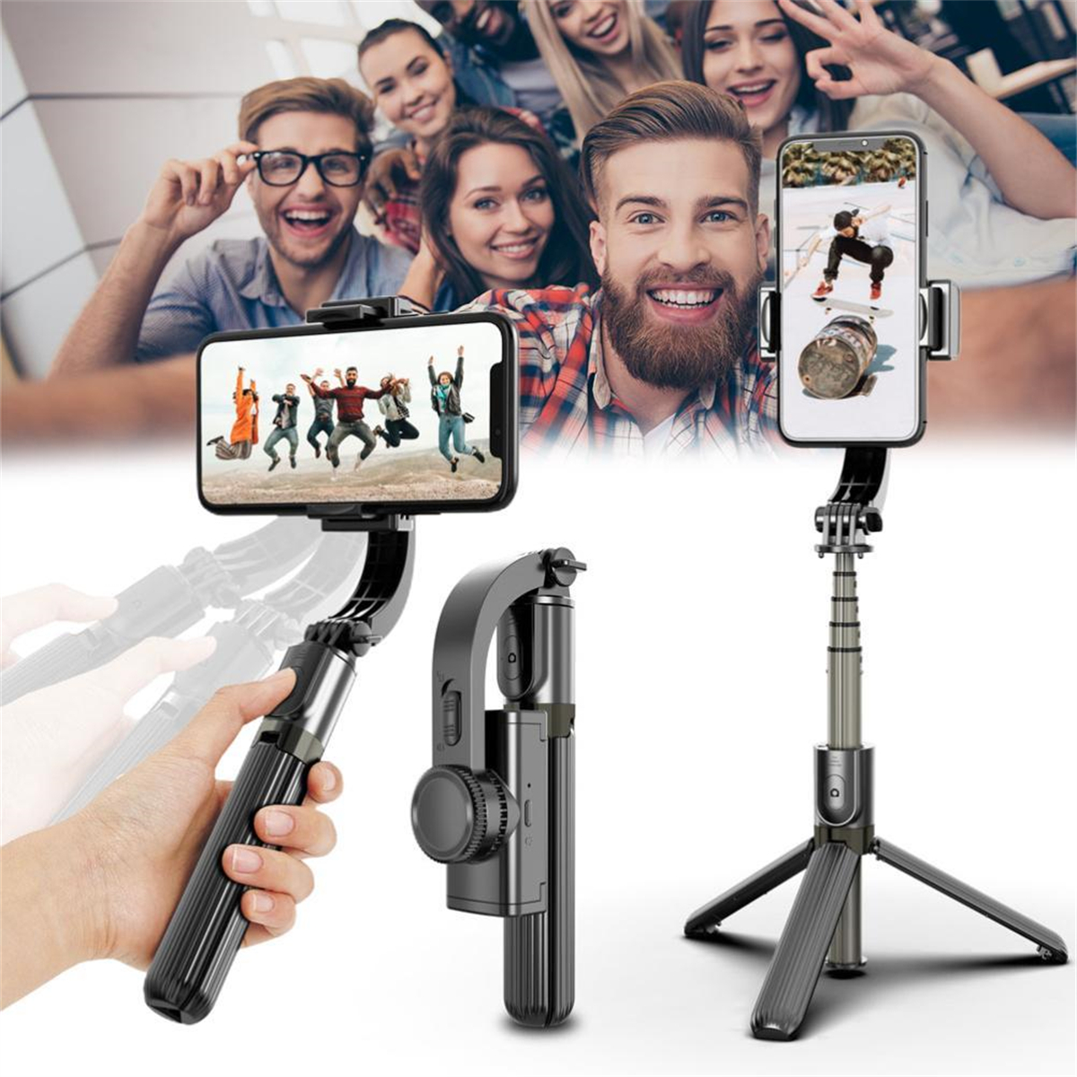 Eine Gruppe von Leuten macht ein Selfie mit einem Telefon, das an einem Selfie-Stick befestigt ist.
