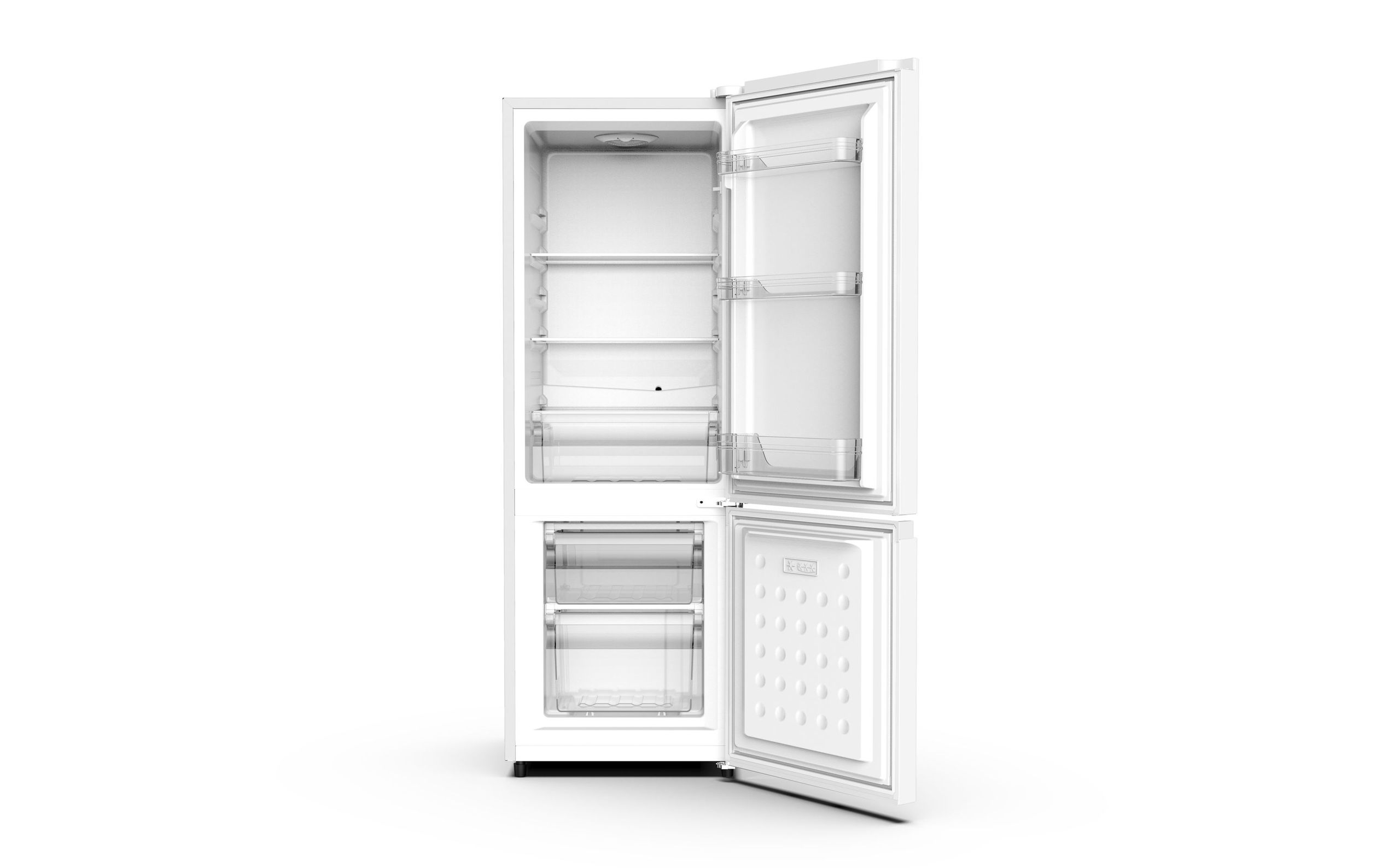 Weißer Kühlschrank mit geöffneter Tür, der Regale und Schubladen zeigt. Weißer Hintergrund.