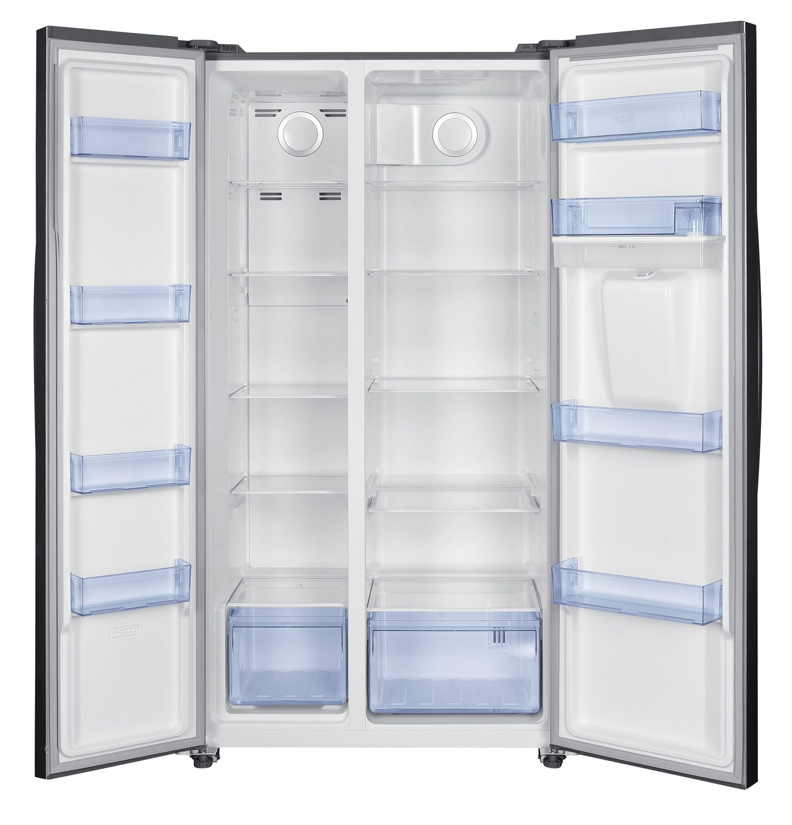 Offener Kühlschrank. Im Inneren befinden sich Regale, Schubladen und Behälter. Die Türen sind geöffnet.