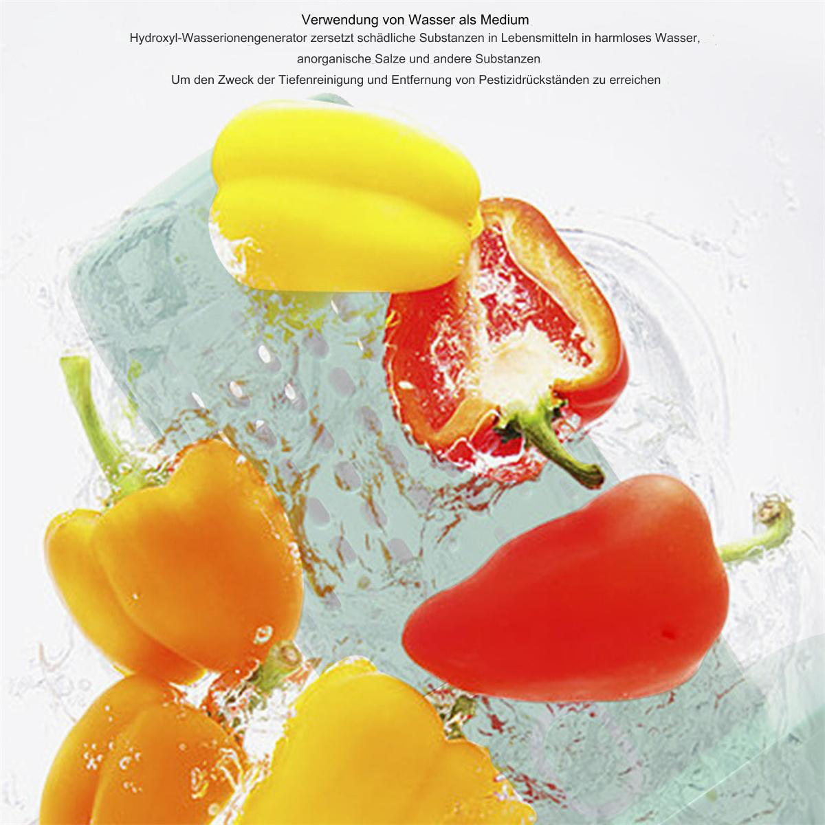 Gelbe und rote Paprika in Wasser. Das Bild erklärt die Reinigung von Gemüse mit Wasser.