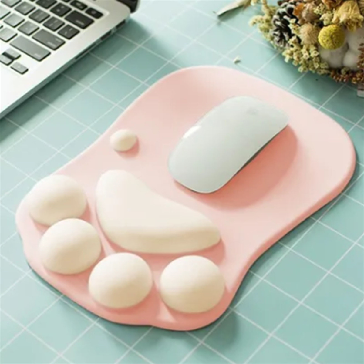 Rosa pfotenförmiges Mauspad mit weißer Maus.