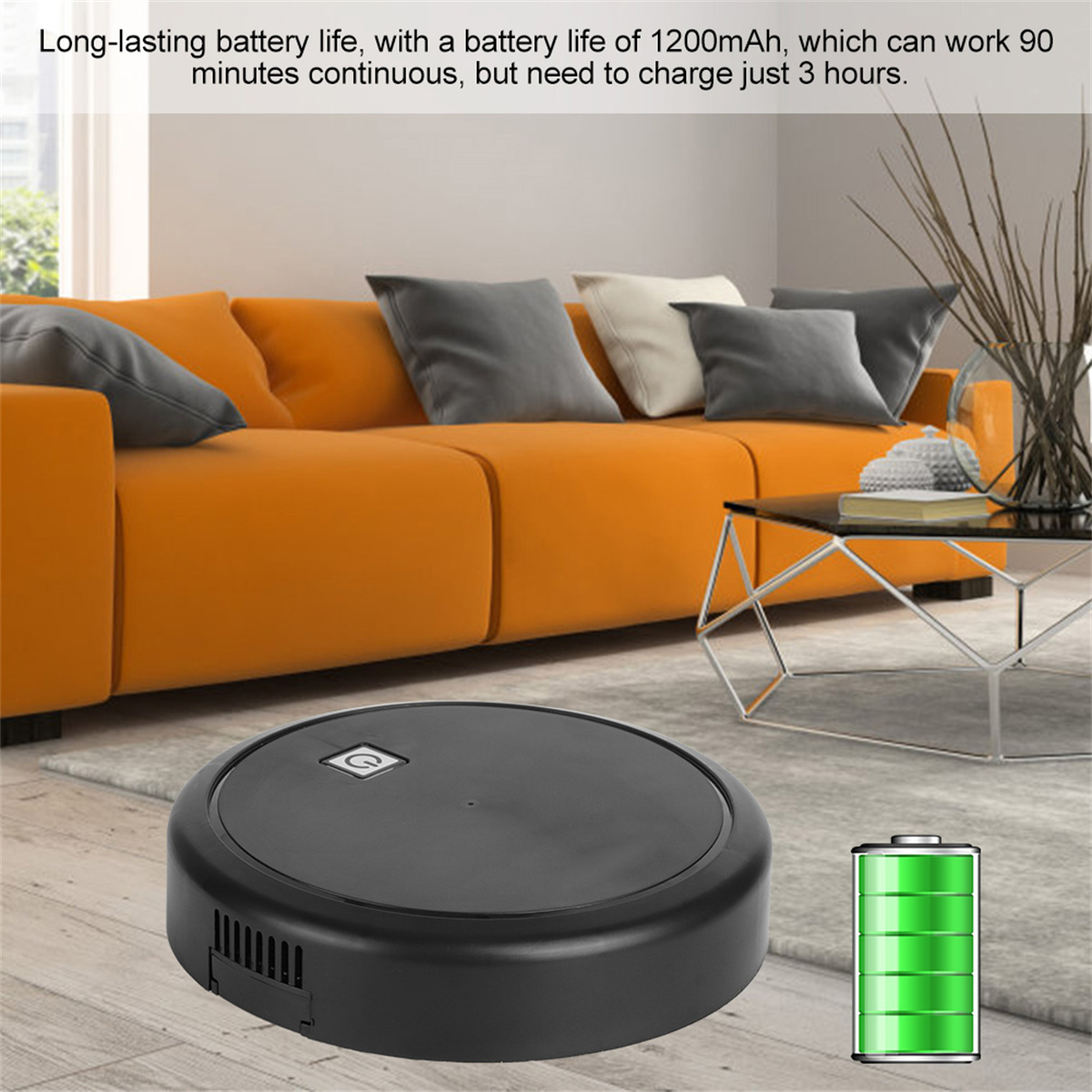Schwarzer Roboter-Staubsauger auf dem Boden in der Nähe eines Sofas und ein Batteriesymbol. Text erwähnt Akkulaufzeit und Aufladen.