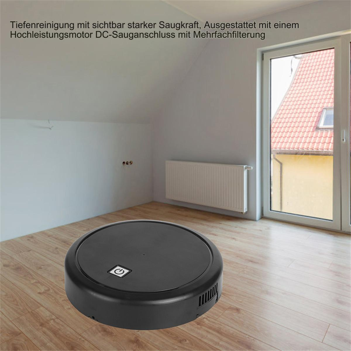Ein schwarzer Roboter-Staubsauger auf Holzboden in einem Raum mit weißen Wänden.