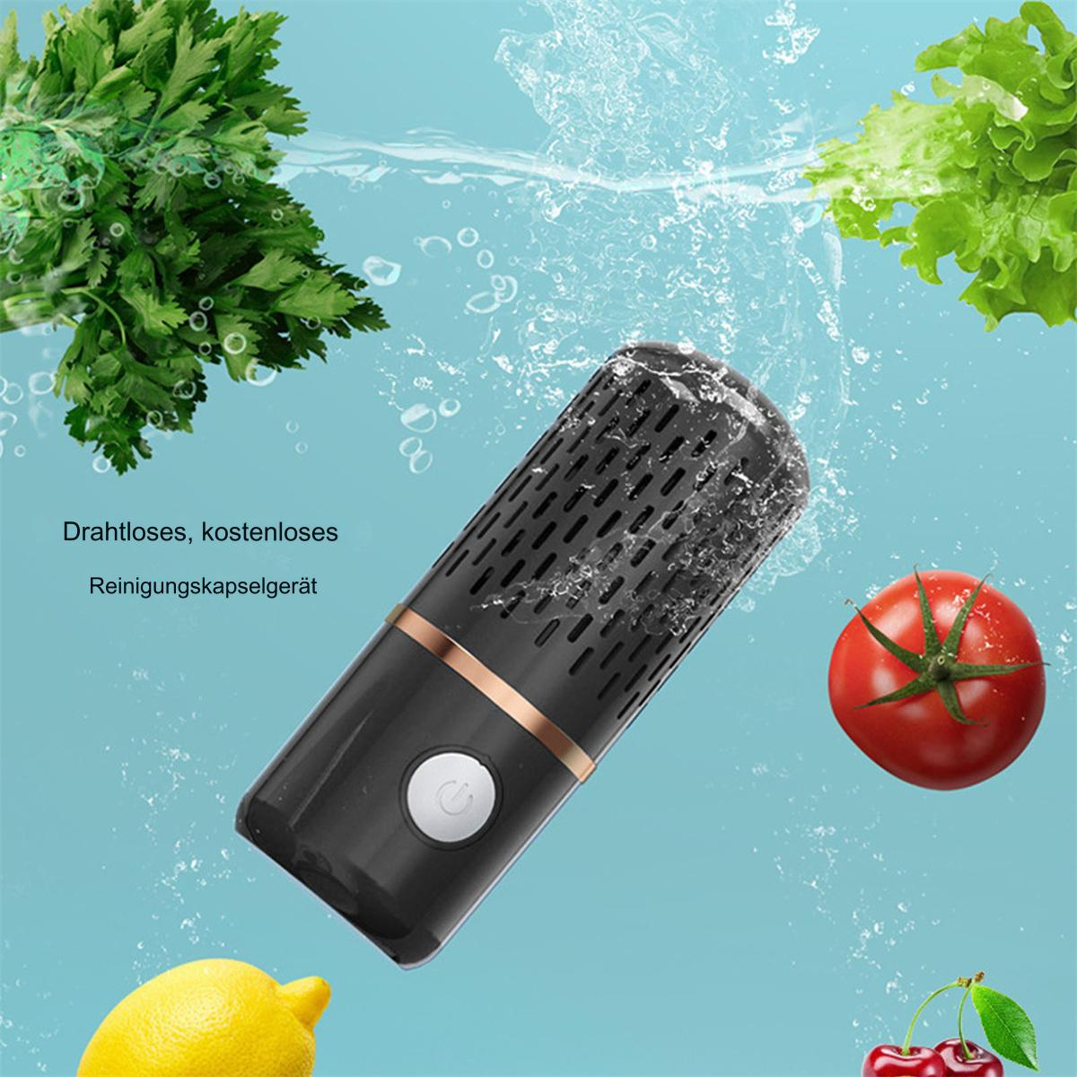 Schwarzes Reinigungsgerät mit Wasser, Gemüse und Früchten, die herumschwimmen.