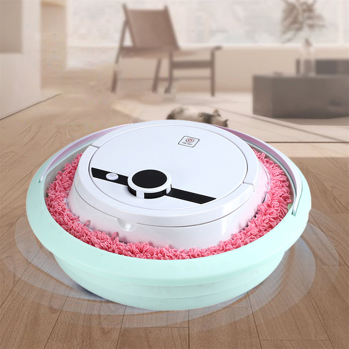 Weißer Roboter-Staubsauger in einer Schüssel. Rosa flauschiger Teppich innen. Verschwommener Hintergrund mit Möbeln.