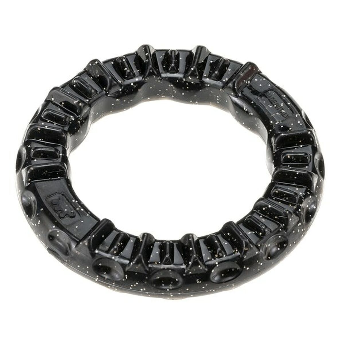 Giocattolo per cani nero. A forma di anello con superficie strutturata, cosparsa di punti bianchi.