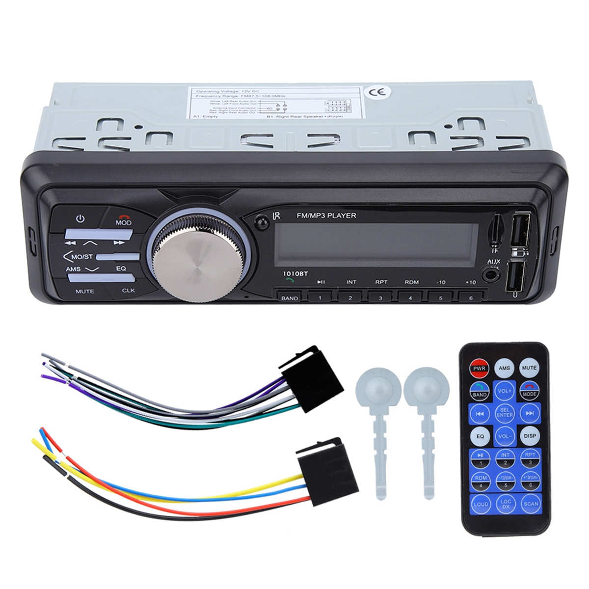 Autoradio mit Knöpfen, Display und Fernbedienung. Kabel, Montageschlüssel und Anschlüsse sind enthalten.