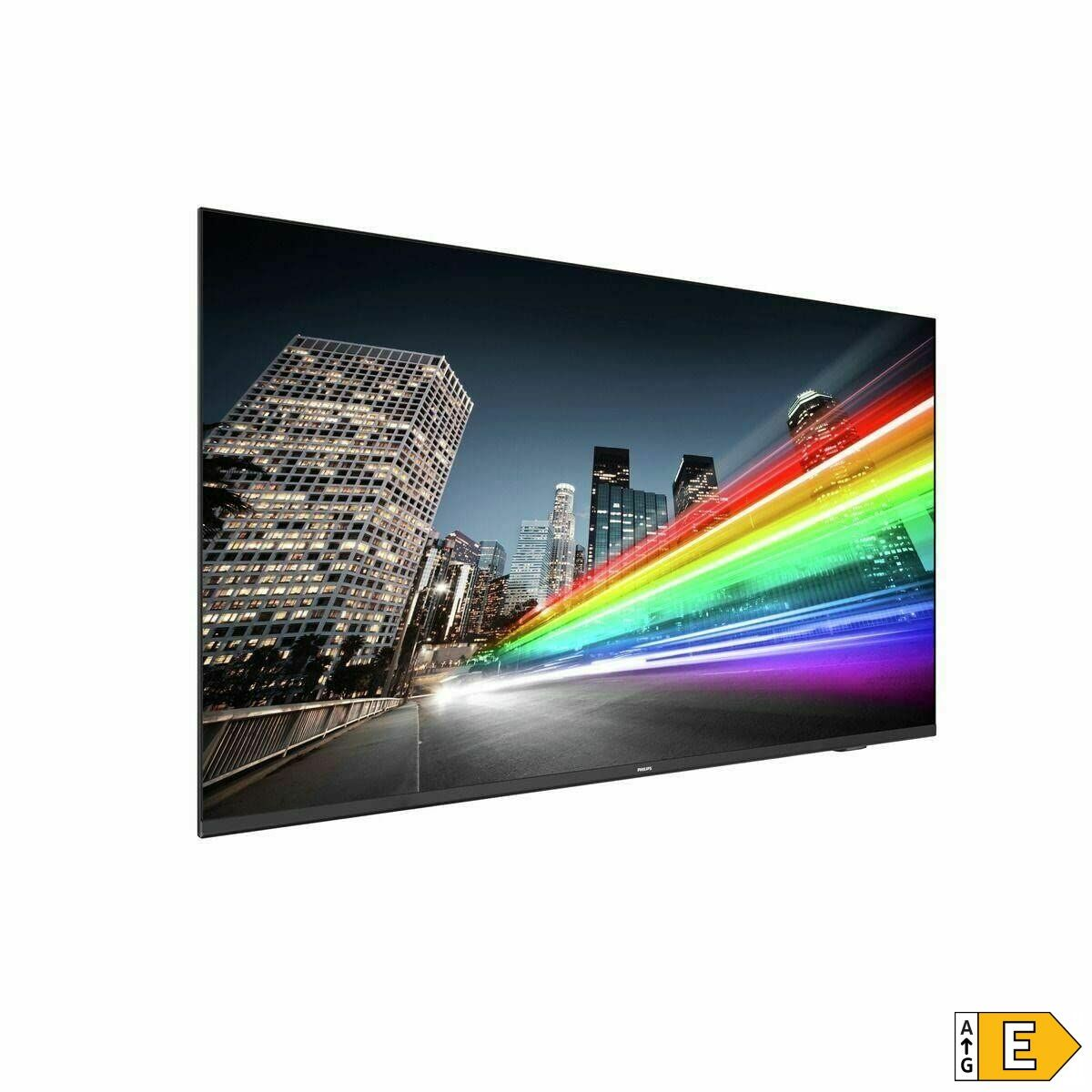 TV-scherm toont stadsgezicht met regenbooglichtstrepen, gebouwen en donkere hemel.