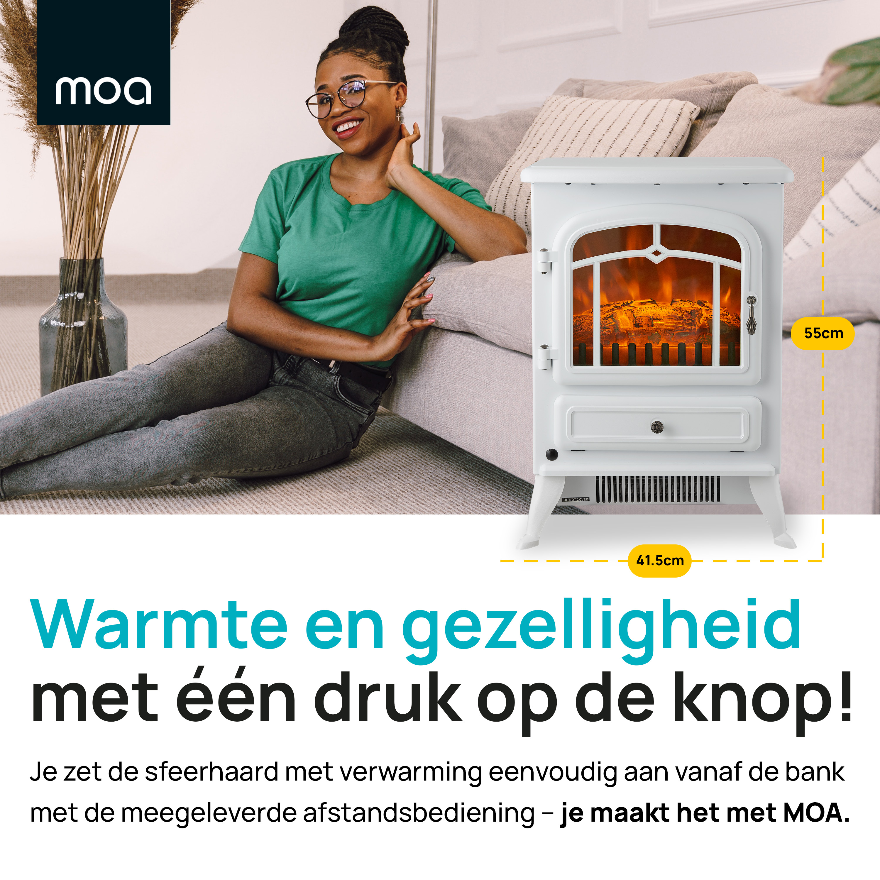 Weißer Elektrokamin mit Abmessungen, neben einem Sofa und einer Vase.
