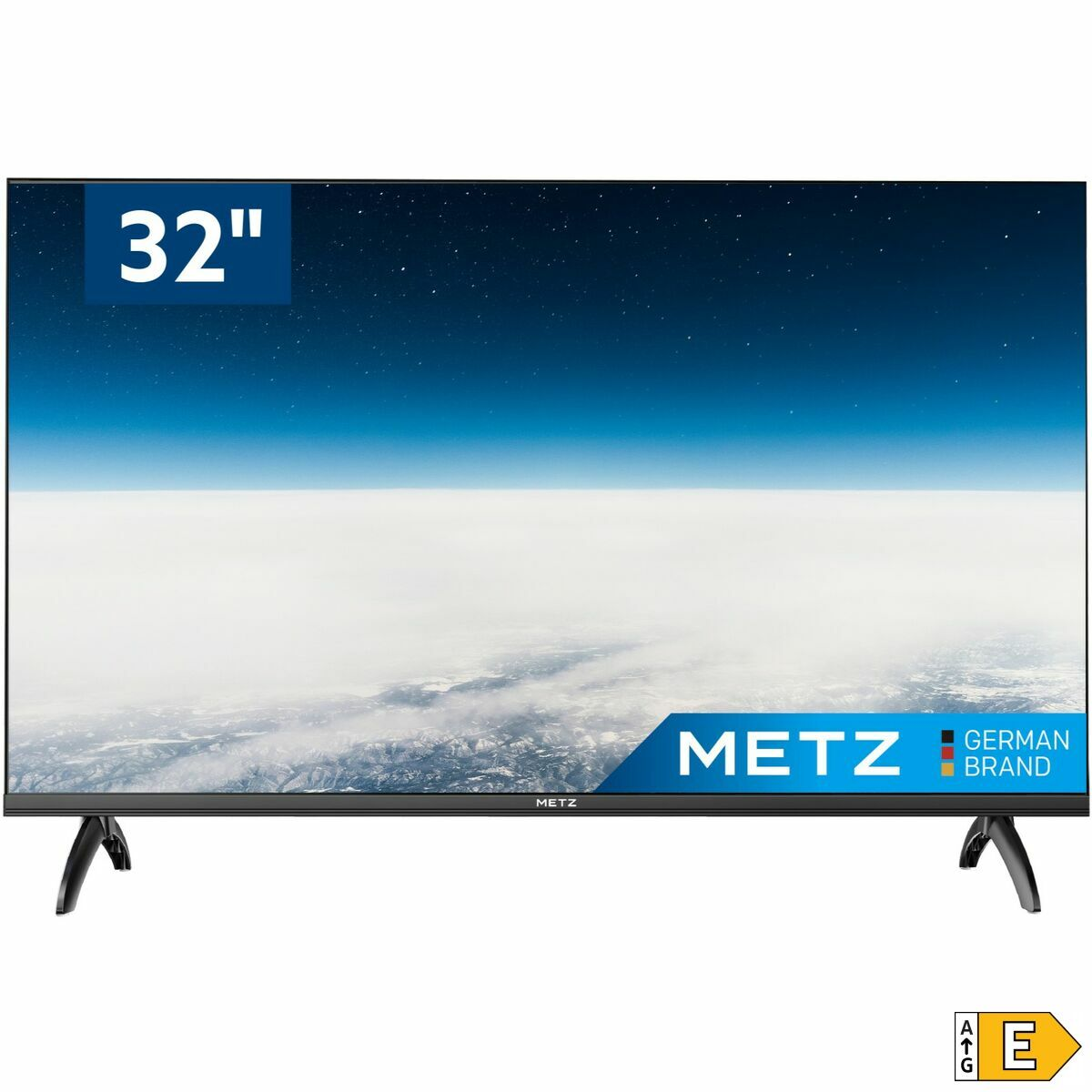 Un TV Metz da 32" su supporti contro uno sfondo di cielo e terra, con il logo Metz.