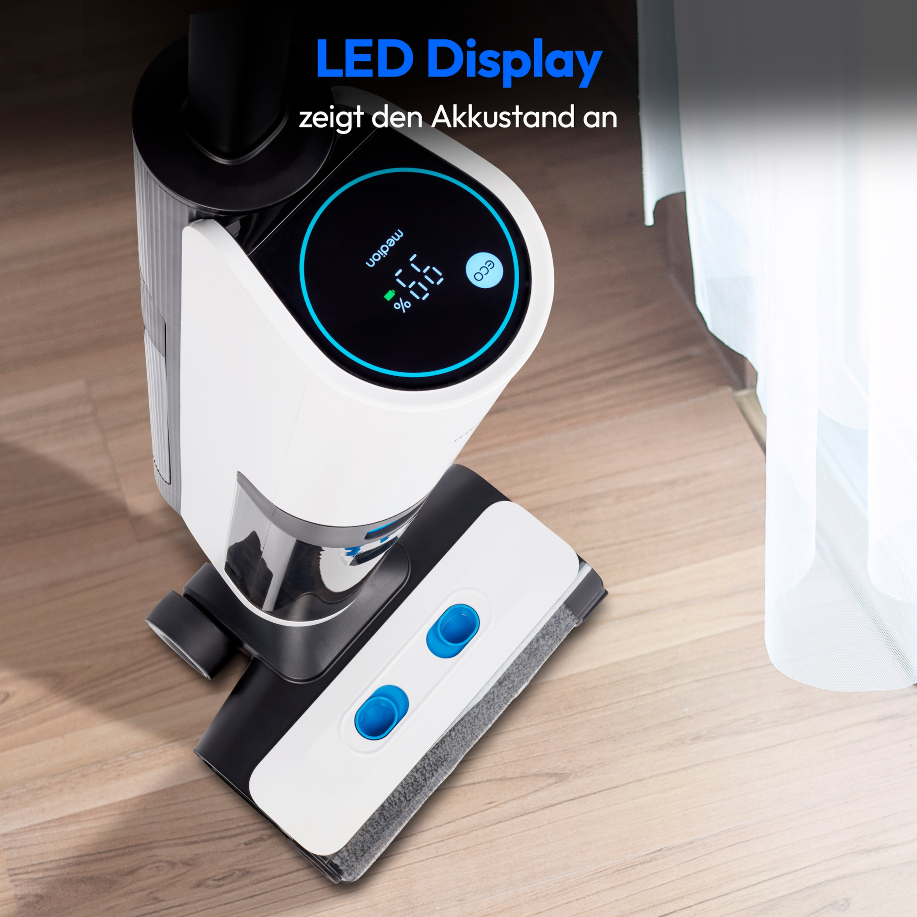 Een wit en zwarte stofzuiger met een LED-display dat de batterijduur toont.