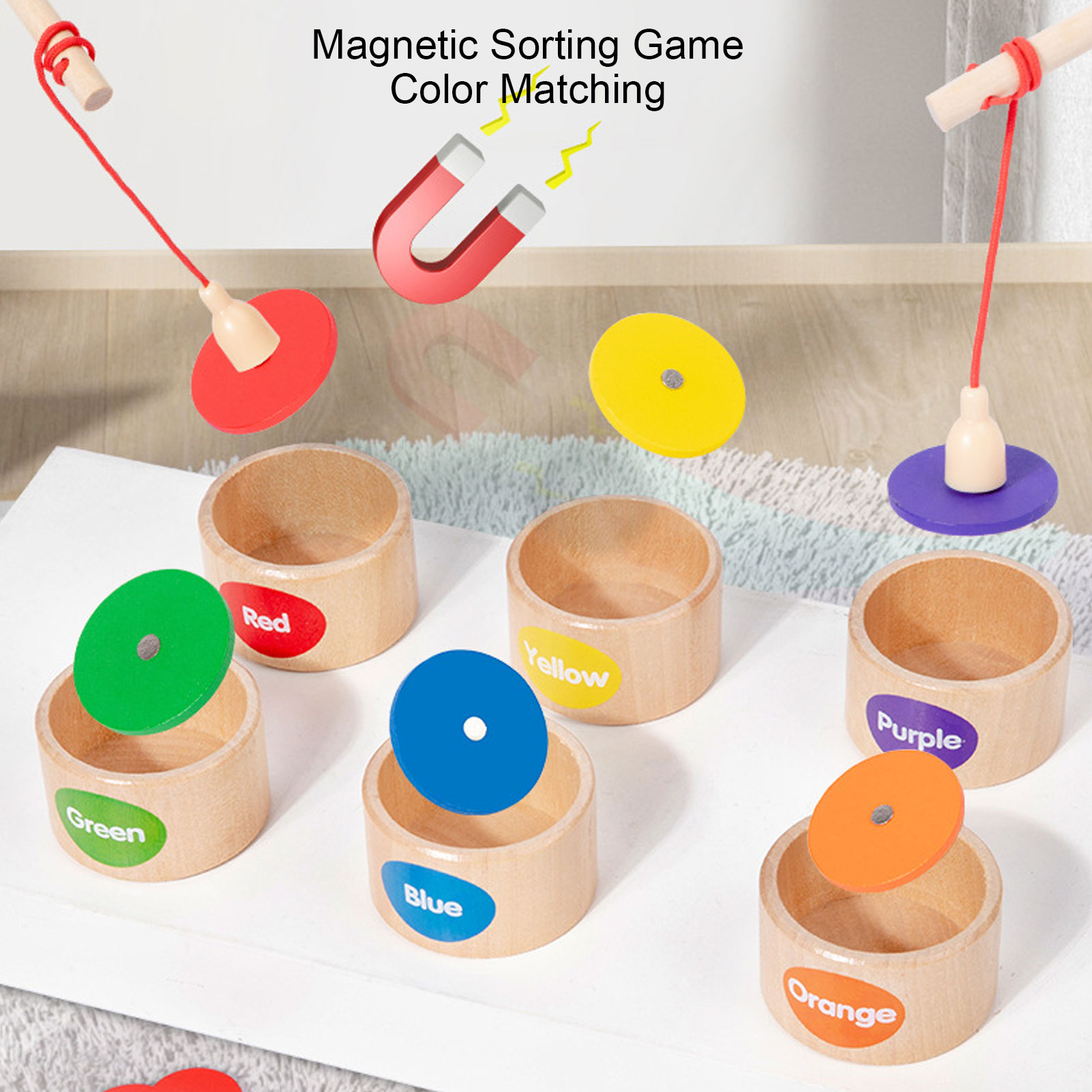 Farbzuordnungsspiel mit Holzbechern und farbigen Scheiben. Ein Magnet ist über den Bechern aufgehängt.