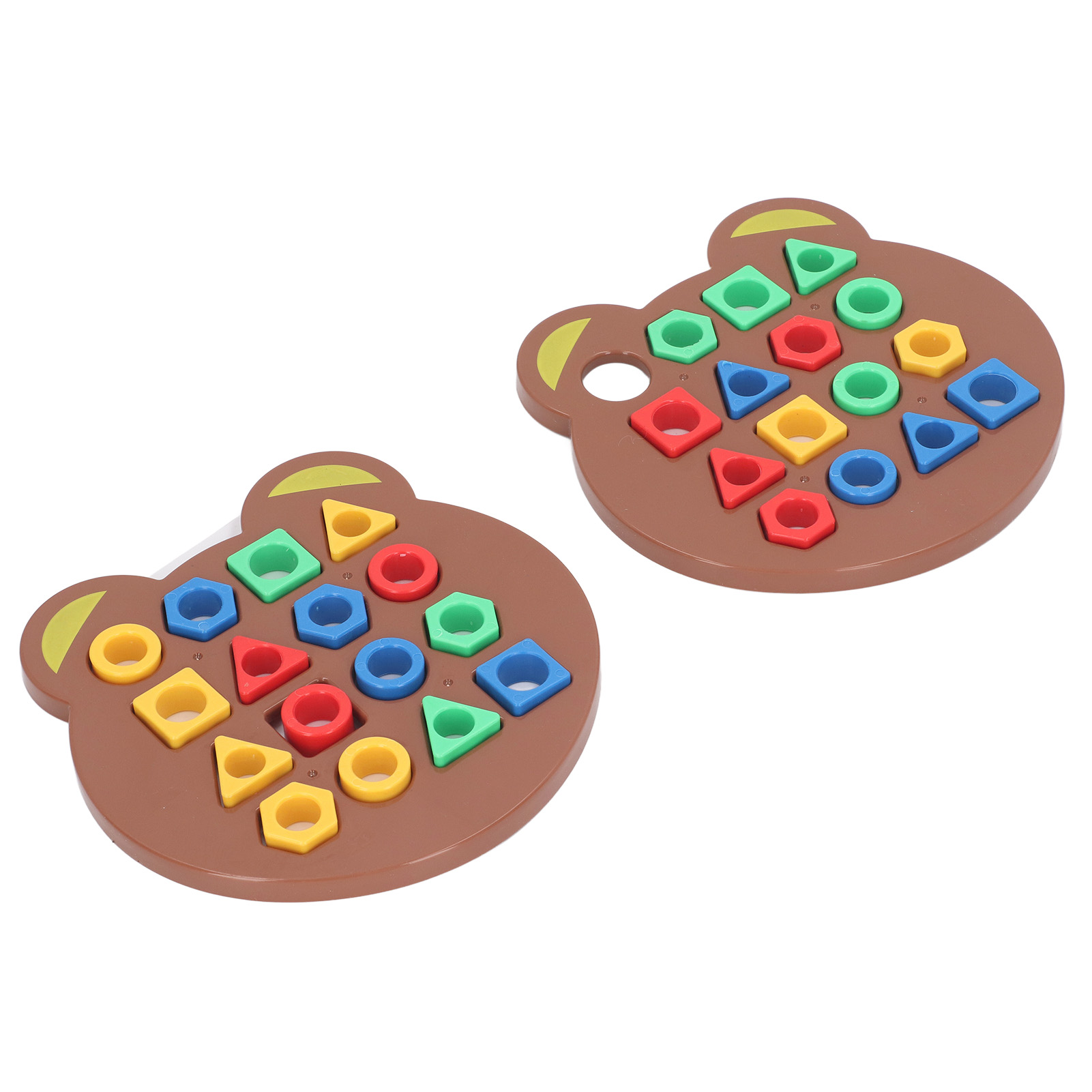 Zwei spielzeugförmige Bärenpuzzles mit bunten geometrischen Formen. Die Formen passen in passende Löcher.