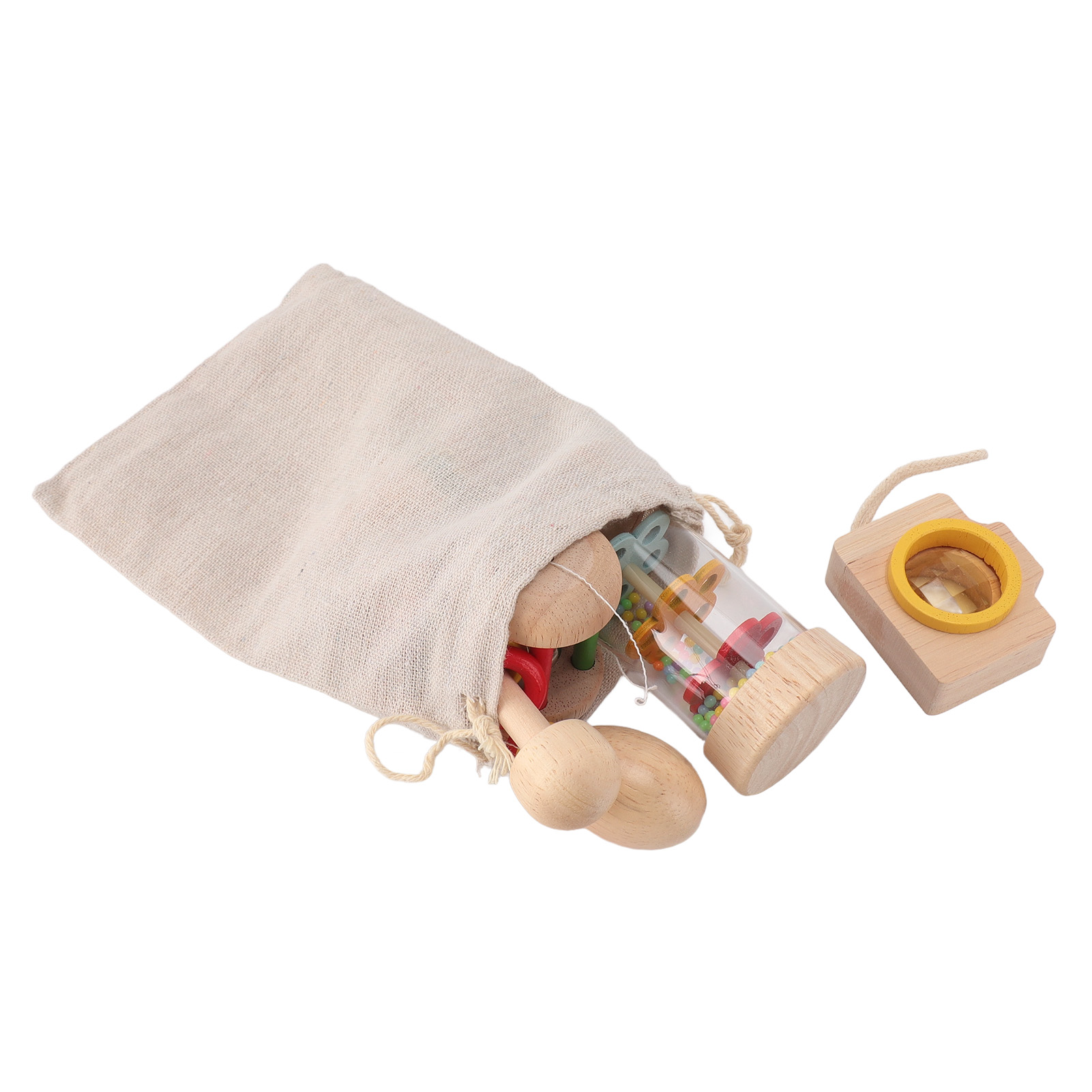 Beige Tasche mit Holzspielzeug: Maracas, Ringen und Formen. Auch eine Holzkamera.