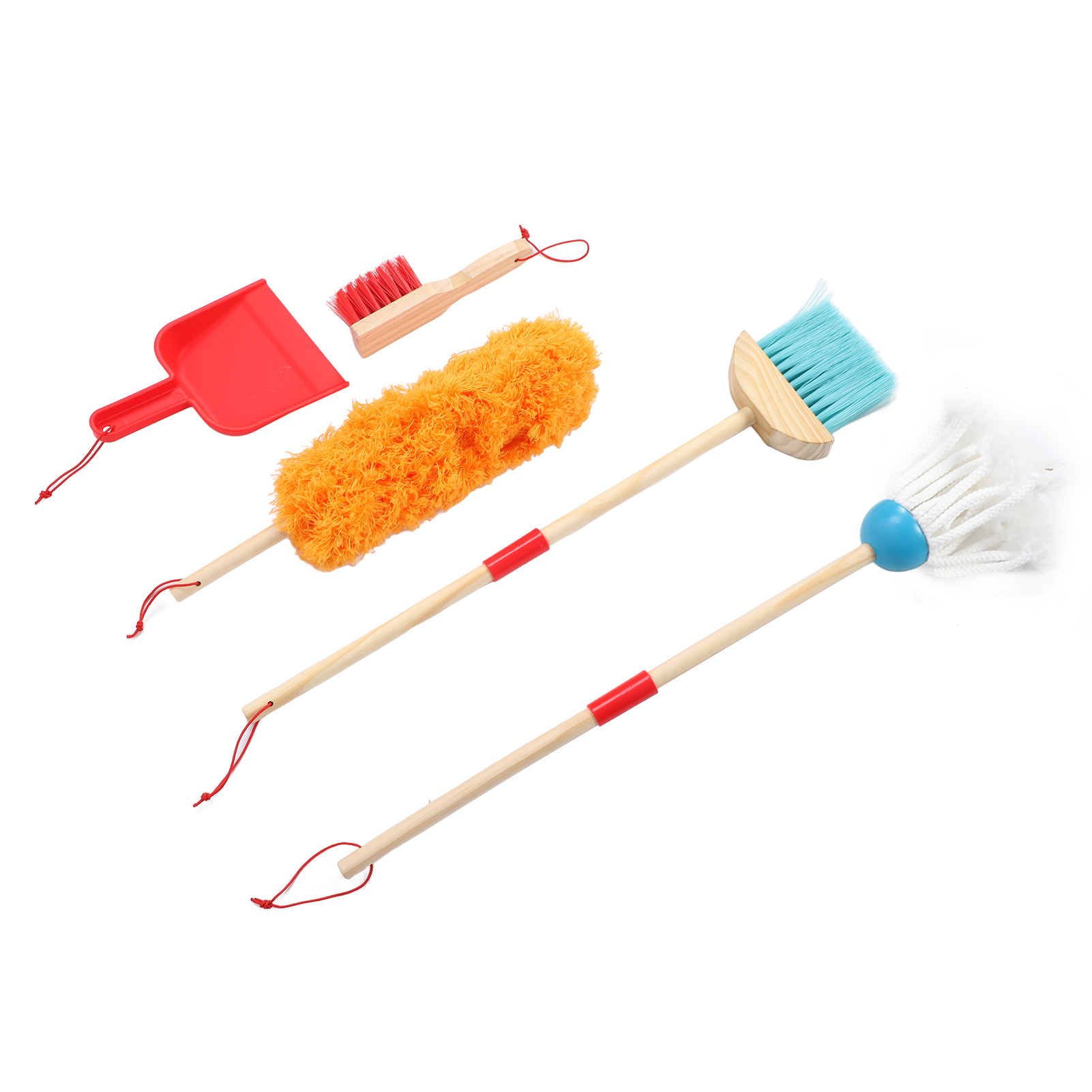 Ein Set mit Spielzeug-Reinigungswerkzeugen. Enthält eine rote Kehrschaufel, Bürste, Staubwedel, Besen und Mopp mit Holzgriffen.