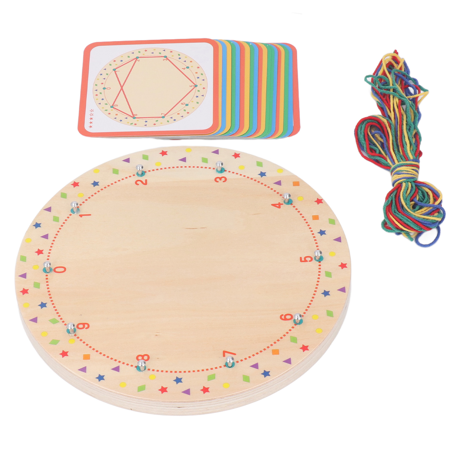 Holzspielzeug mit Stecktafel, Karten und bunten Schnüren.