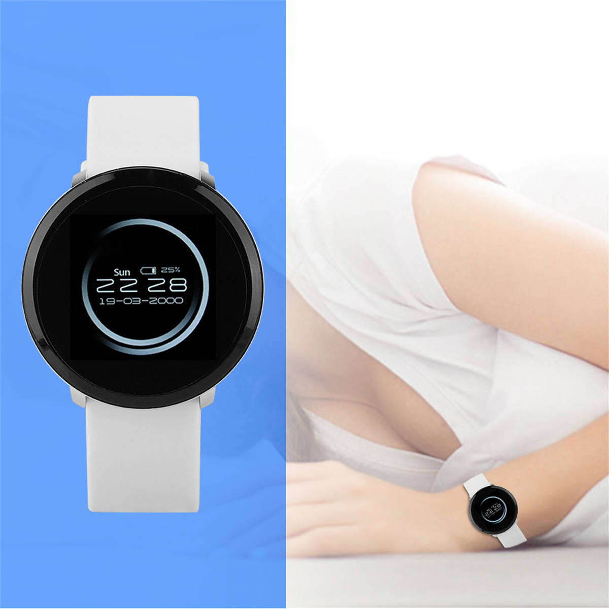 Eine weiße Smartwatch mit einem schwarzen kreisförmigen Display, das Datum und Uhrzeit anzeigt. Die Uhr befindet sich vor blauem Hintergrund.