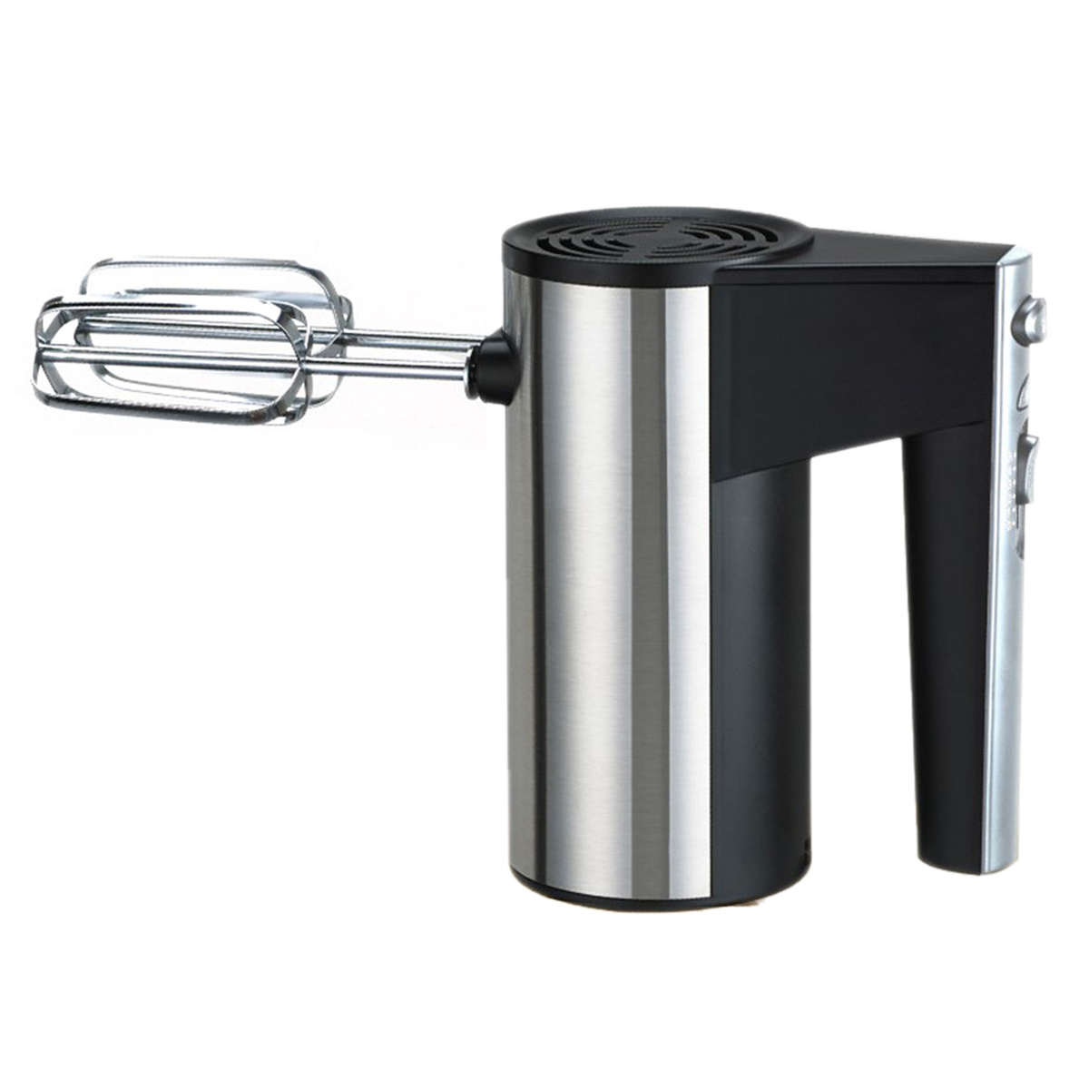 Ein silberner und schwarzer Handmixer wird gezeigt, mit einem Rührbesen-Aufsatz links.