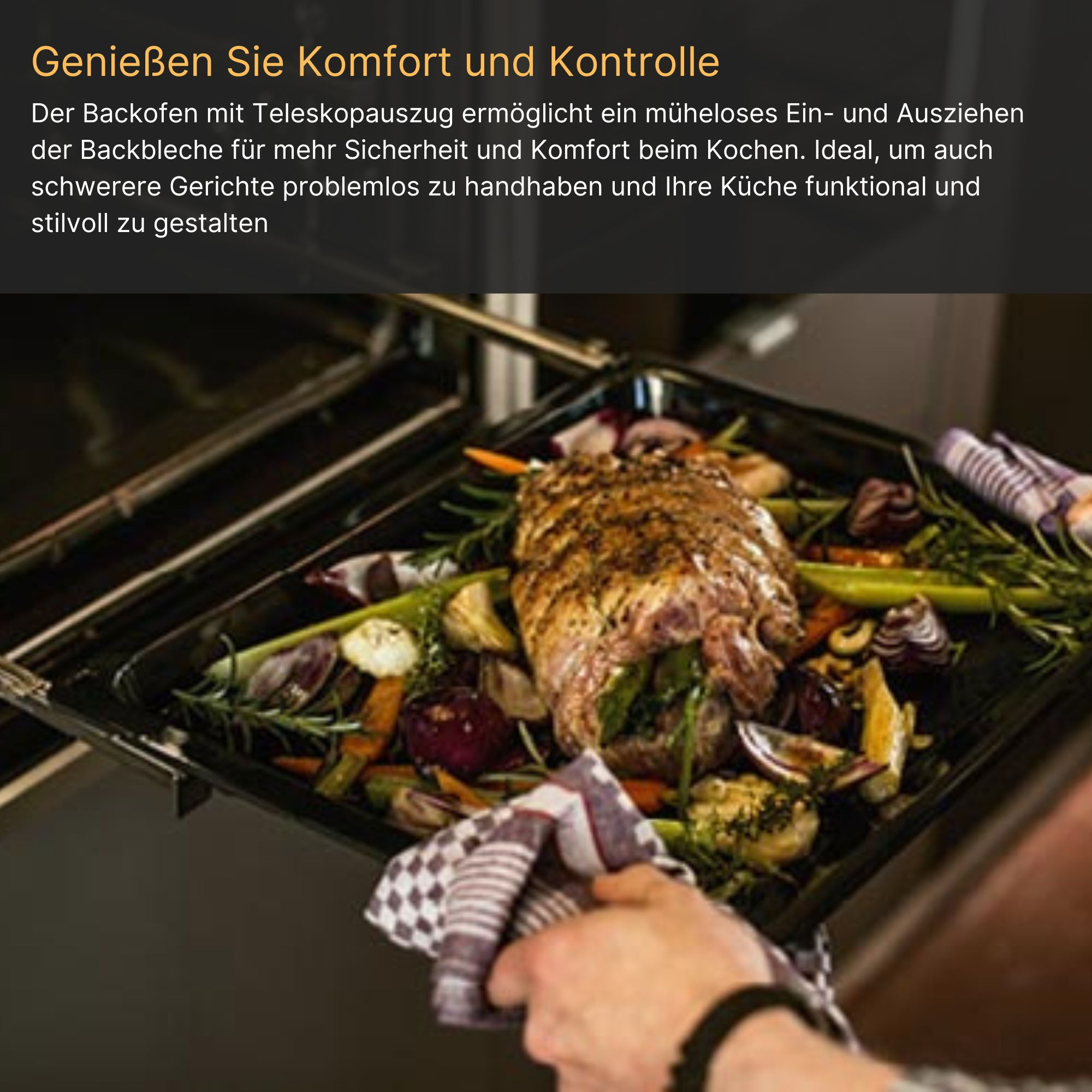 Eine Person hält ein Tablett mit gebratenem Essen vor einem offenen Ofen.