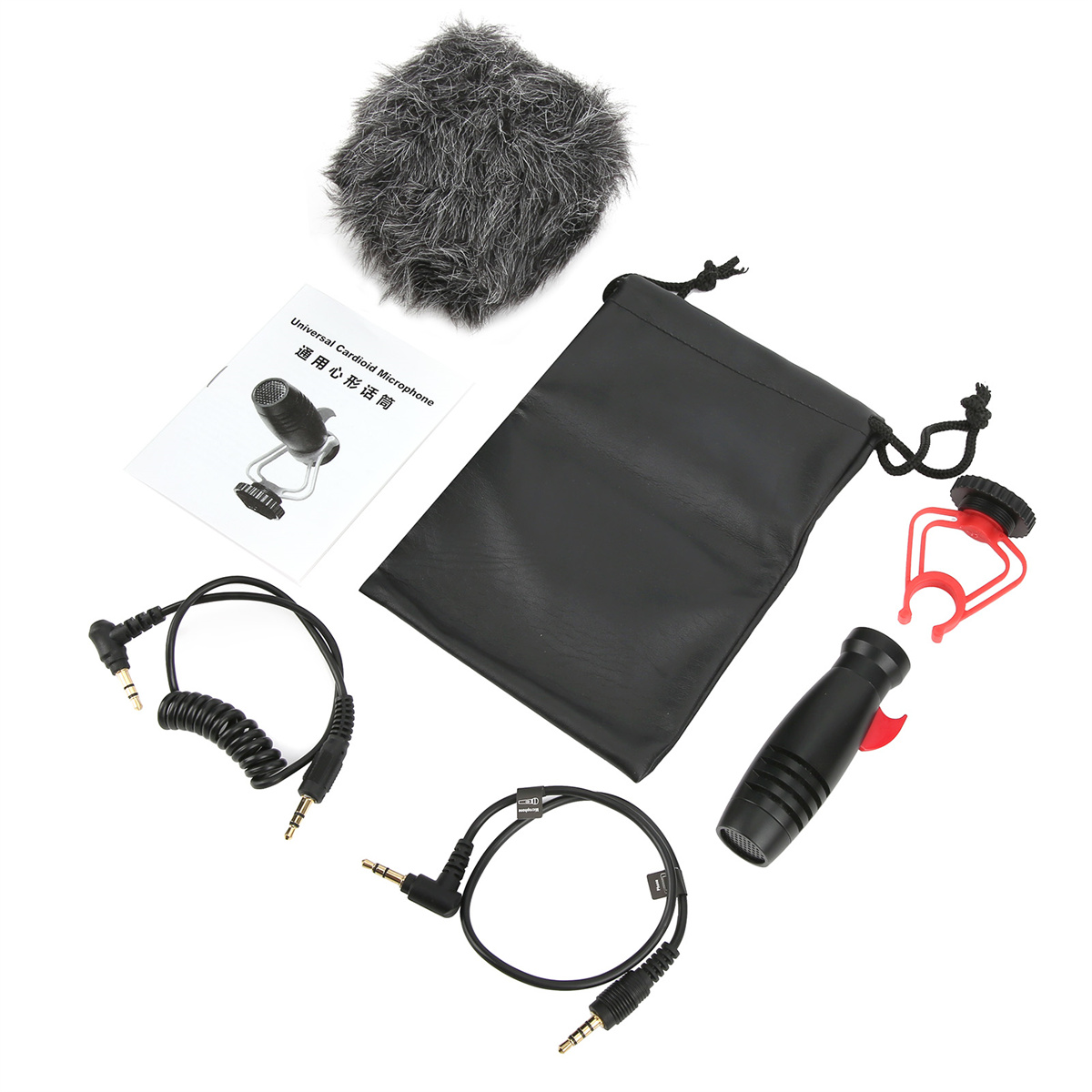 Mikrofon-Kit mit Mikrofon, Windschutz, Kabeln und Beutel. Weißer Hintergrund, Draufsicht.