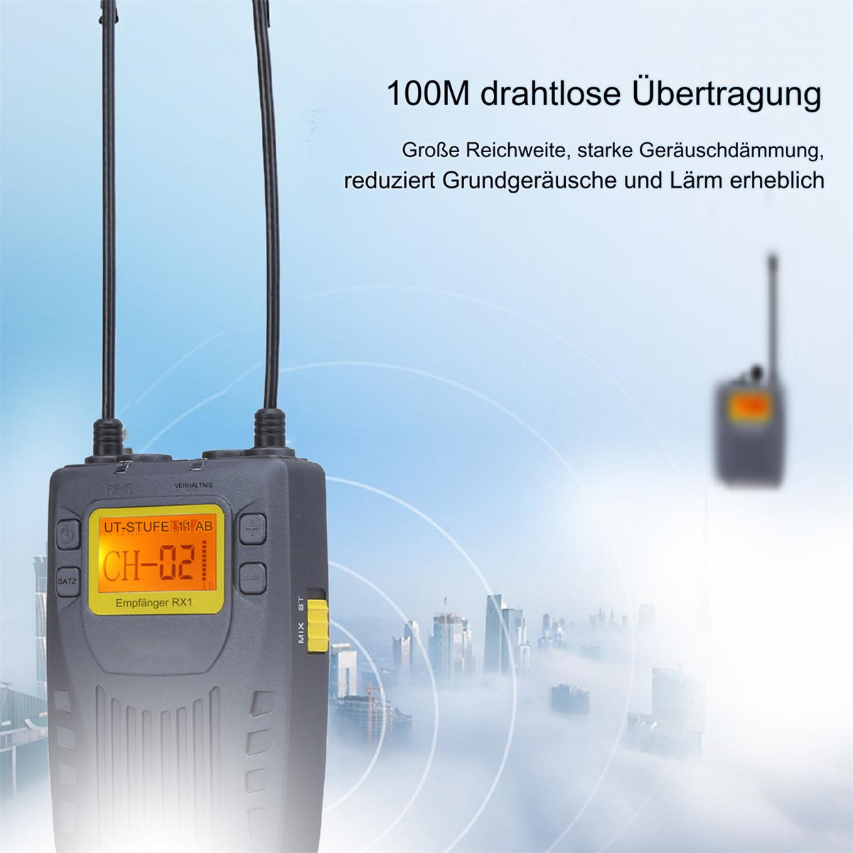 Drahtloser Empfänger mit Digitalanzeige und Text. Hintergrund zeigt eine Stadtansicht mit Nebel.