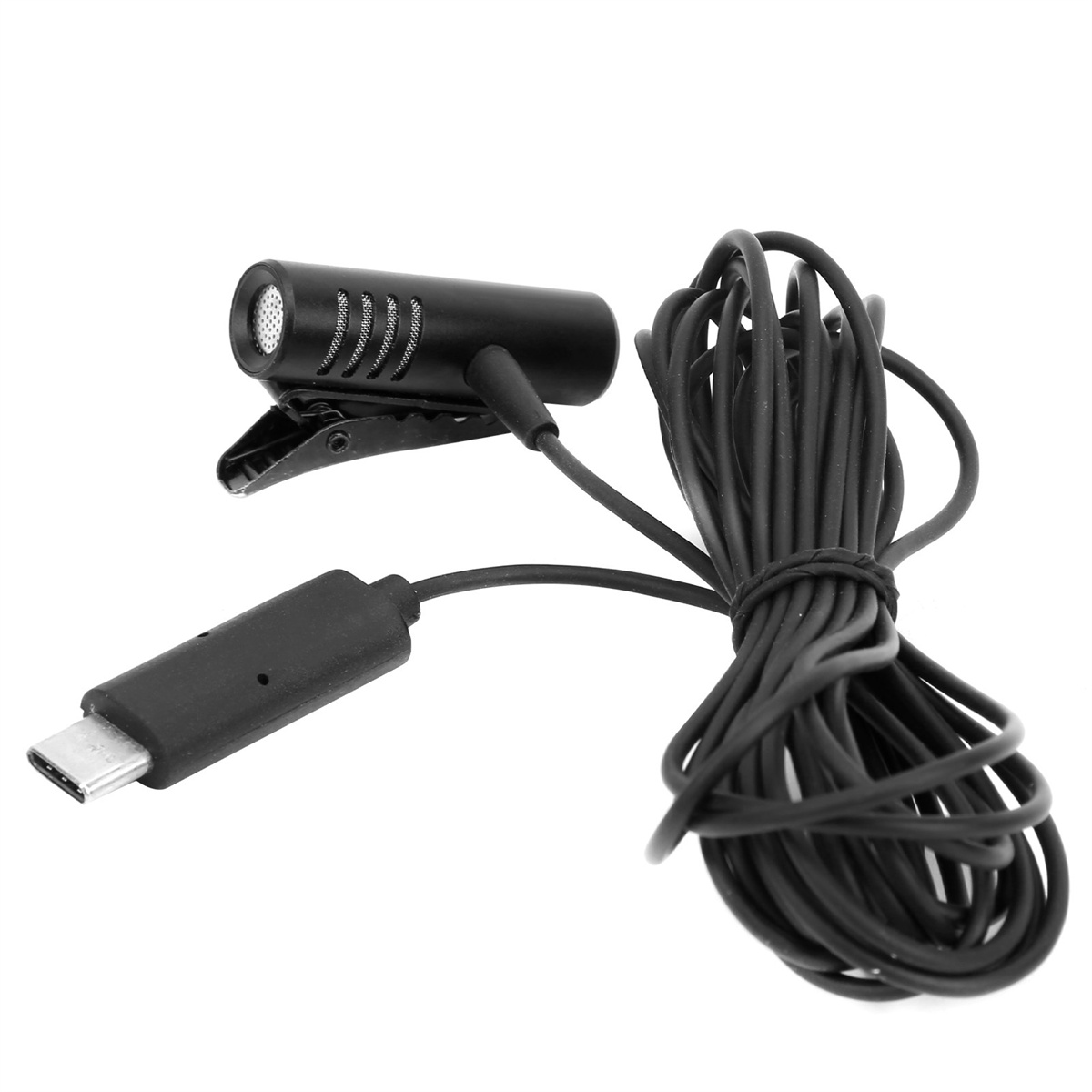 Schwarzes Mikrofon mit Clip und USB-C-Anschluss, gewendeltes schwarzes Kabel.