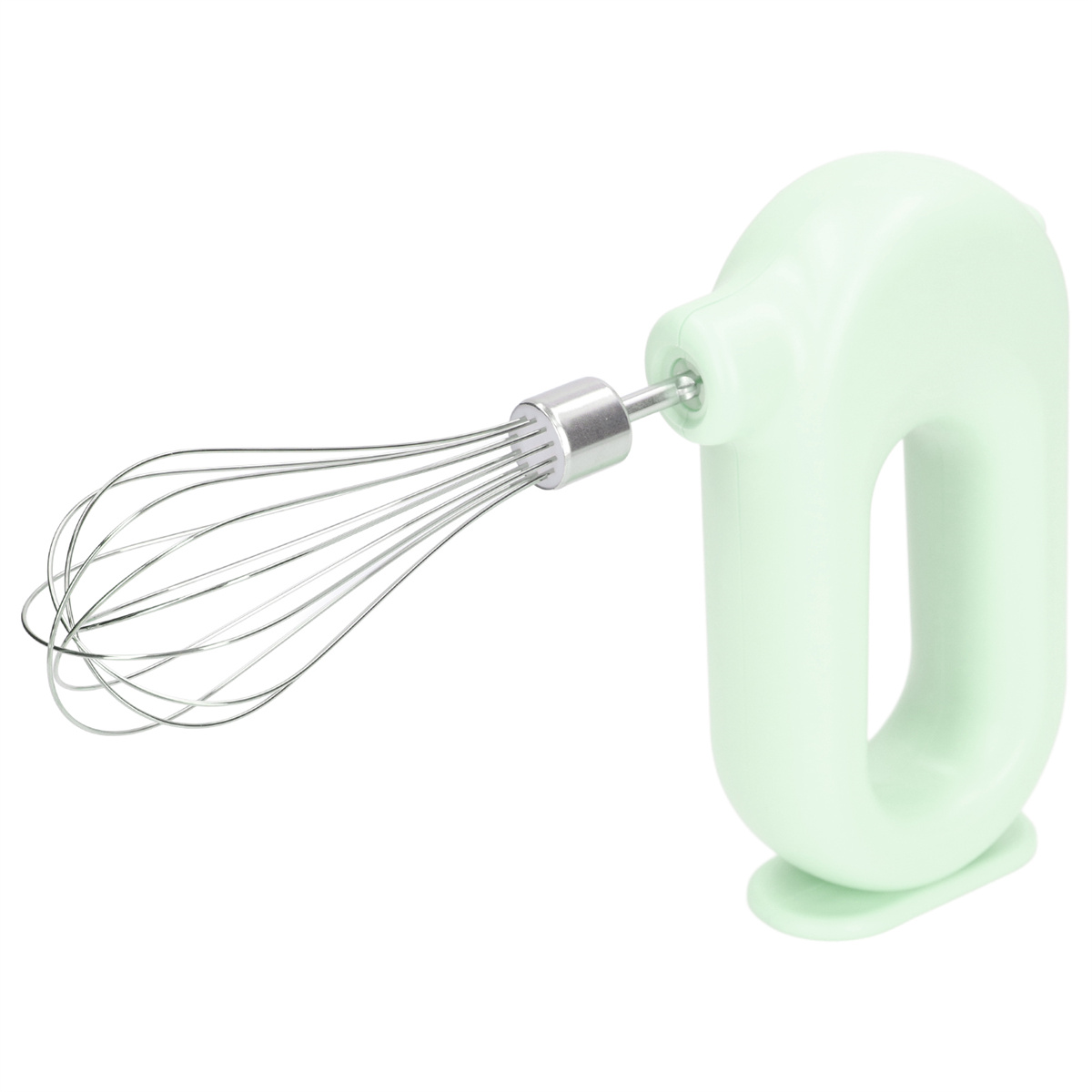 Ein mintgrüner Handmixer mit Schneebesenaufsatz aus Edelstahl, isoliert auf weißem Hintergrund.