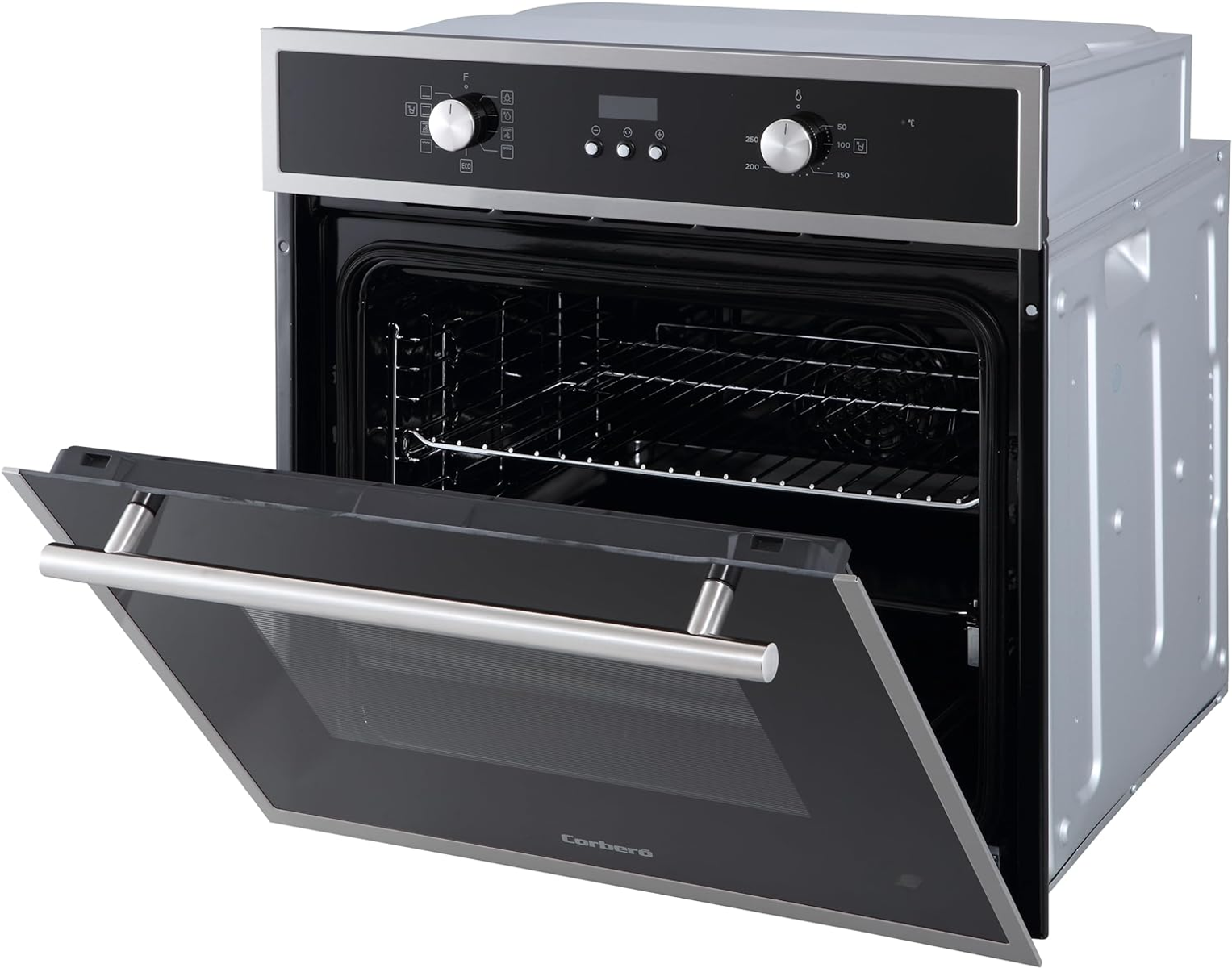 Un horno con la puerta abierta, mostrando el interior con rejillas. El horno es de acero inoxidable.