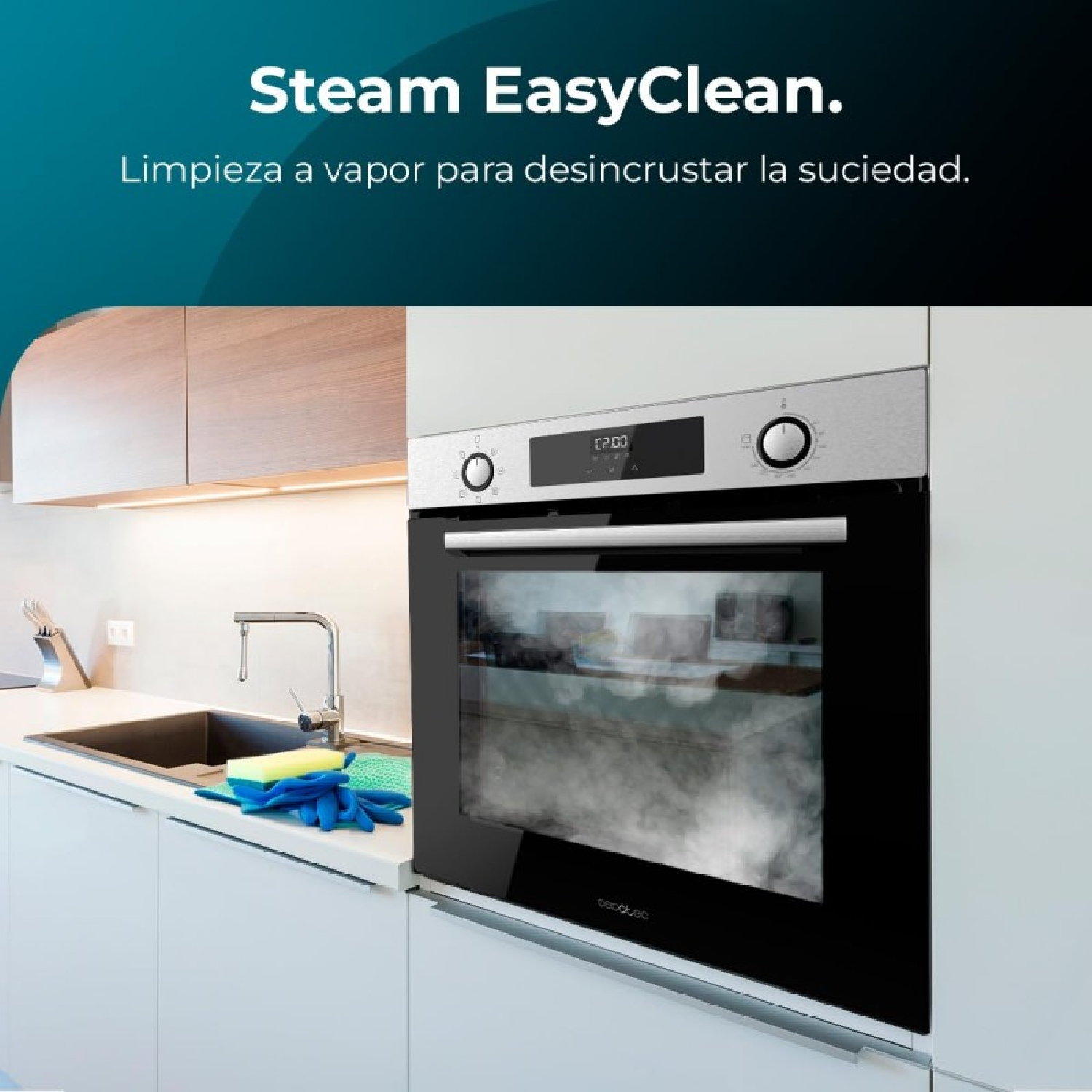 Un forno con vapore che esce, accanto a un lavandino con prodotti per la pulizia, in una cucina moderna.