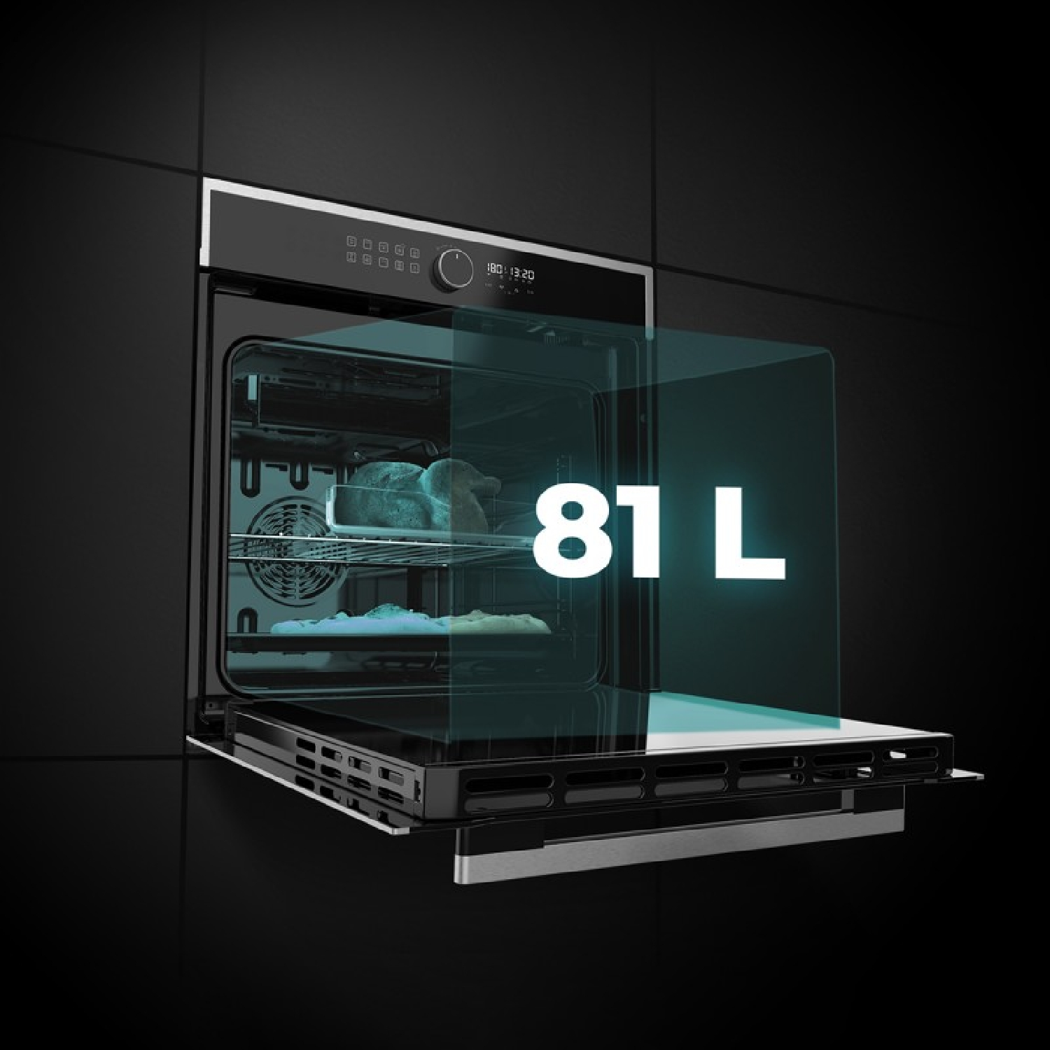 Horno con puerta abierta, mostrando el interior. La pantalla digital muestra la hora. Se destaca la capacidad de 81L.